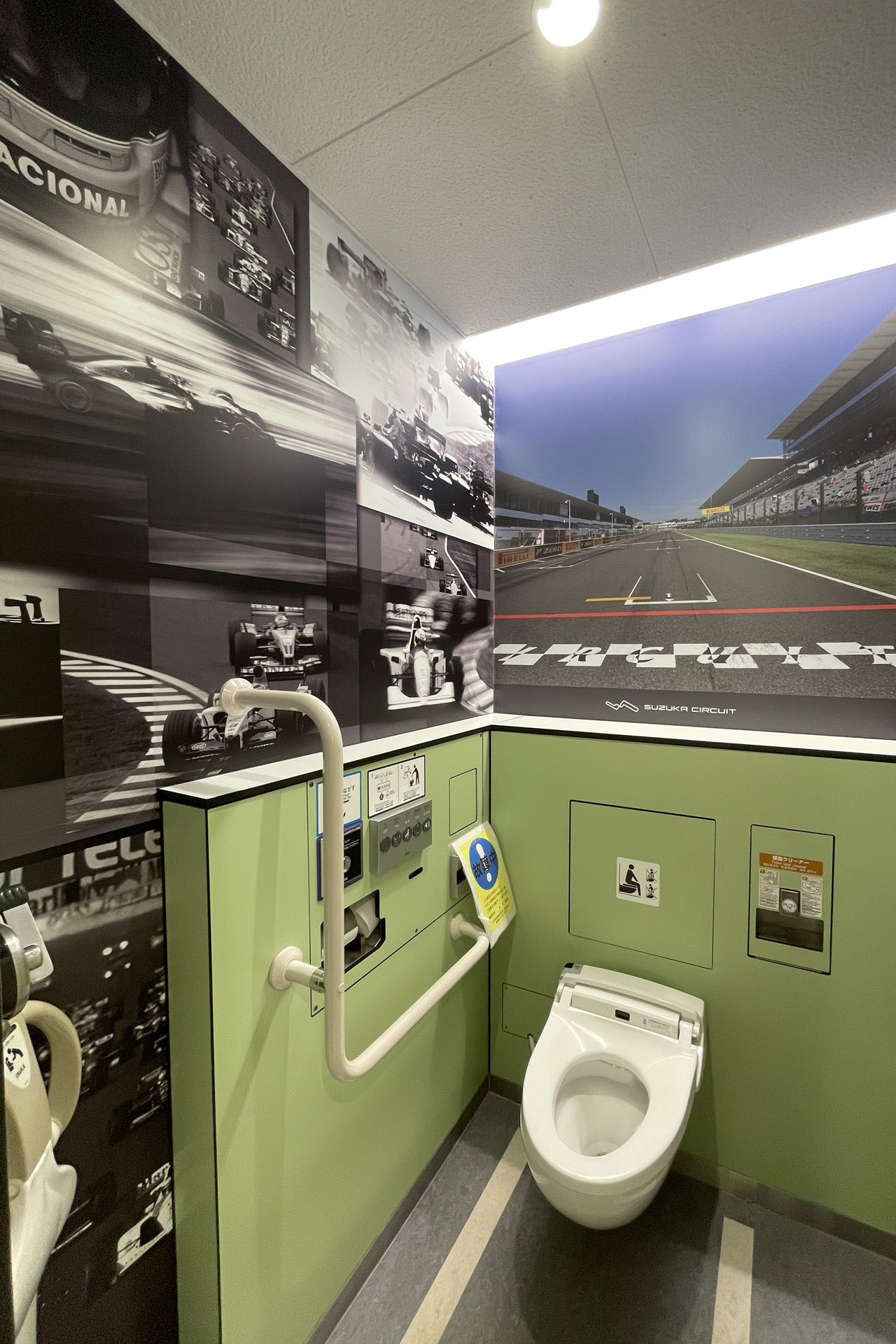 トイレもチラ見した