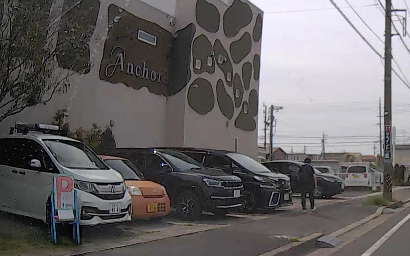 2023年の土曜日は3000円、今年の日曜日は4000円。人がいないのはすでに満車？