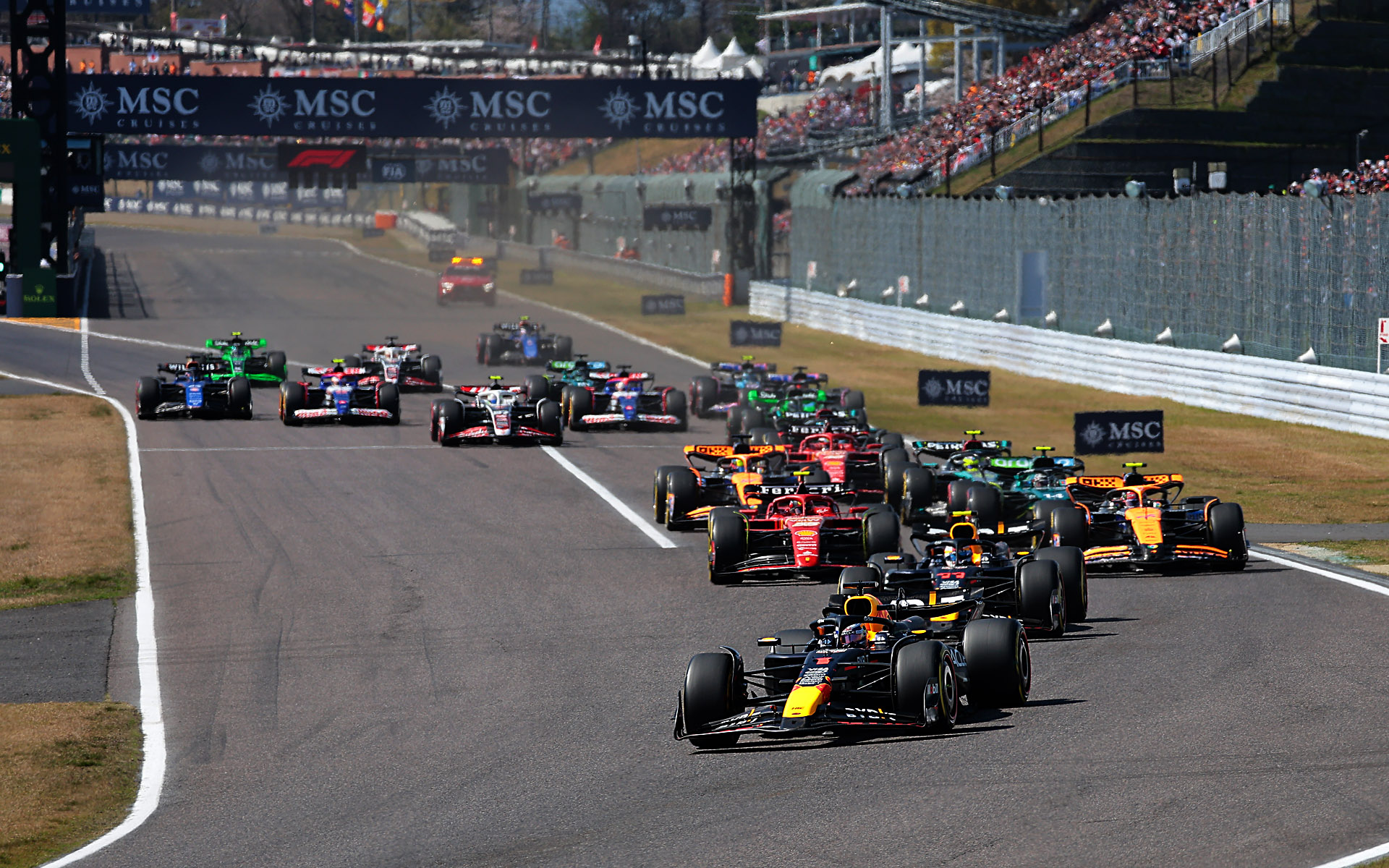 正面の撮影はミラーレスカメラの「乗り物優先」機能で楽になった