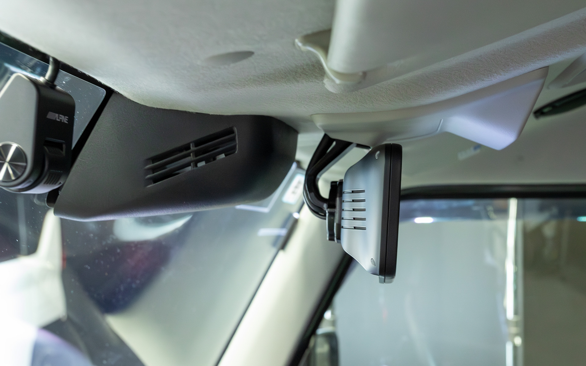 取り付けキットを使った実際の取り付け状態