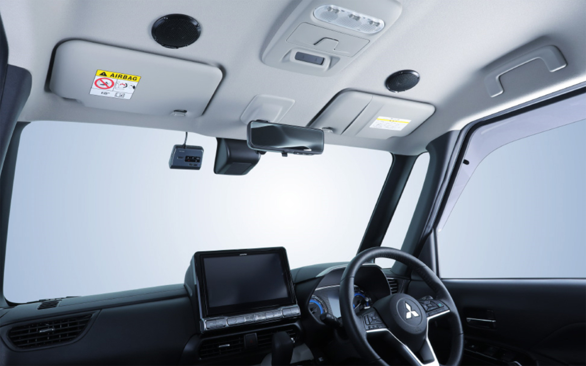 デリカミニのスピーカー取り付け位置もアルパインがテストして決めたもの。型紙があるので取り付けの難易度は抑えられている。こちらもルーフライニングを外すことなく作業ができる