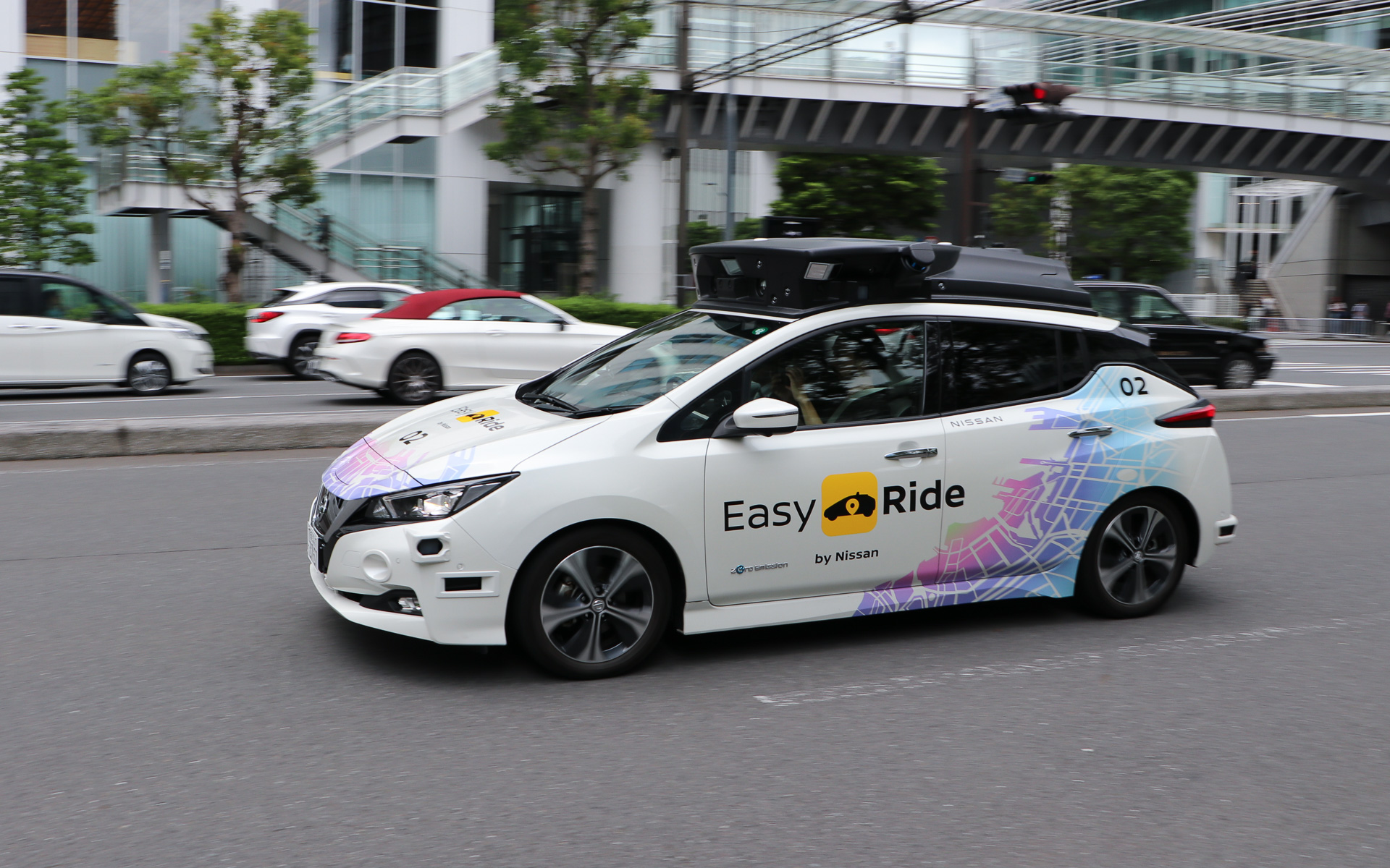 2027年の事業化に向けて開発が進む日産自動車の実証実験車「リーフ」に公道で試乗する機会を得た