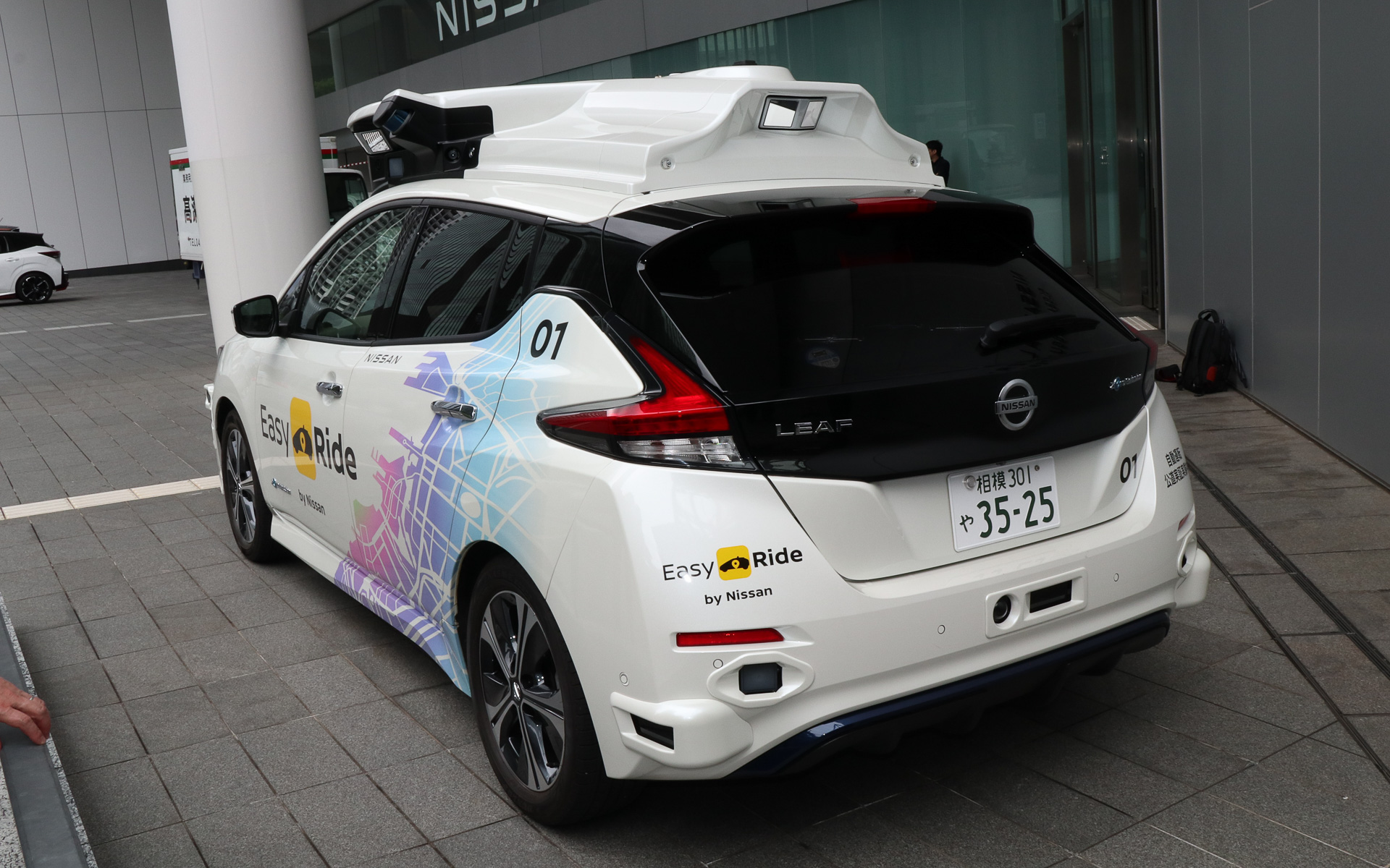 現在開発中のセレナに搭載するセンサーセットはルーフの面積が大きくなることから、もう少し薄くなるという