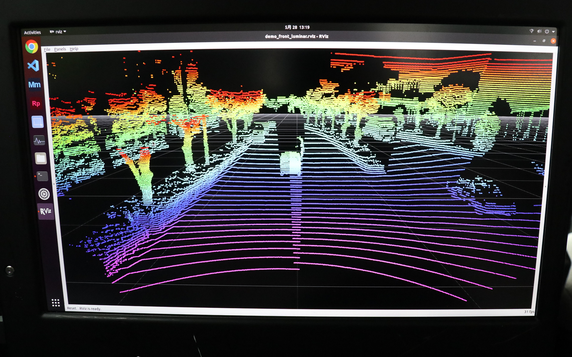 自動運転車は各種センサー情報を使い、周辺のクルマがどんな位置を走っているのか常時把握して走行している