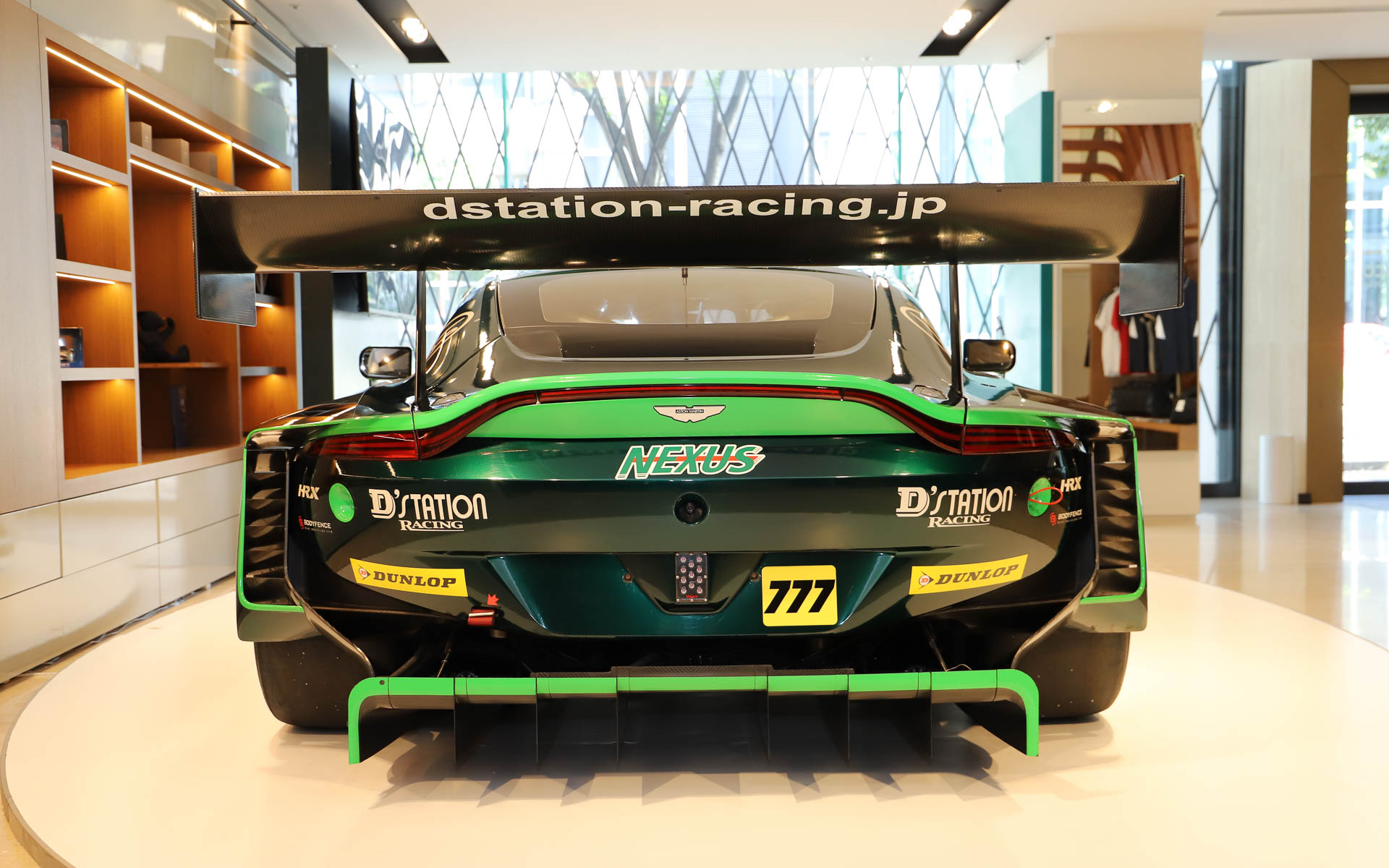 SUPER GTに参戦するD'station Racingの777号車の実車が特別展示された