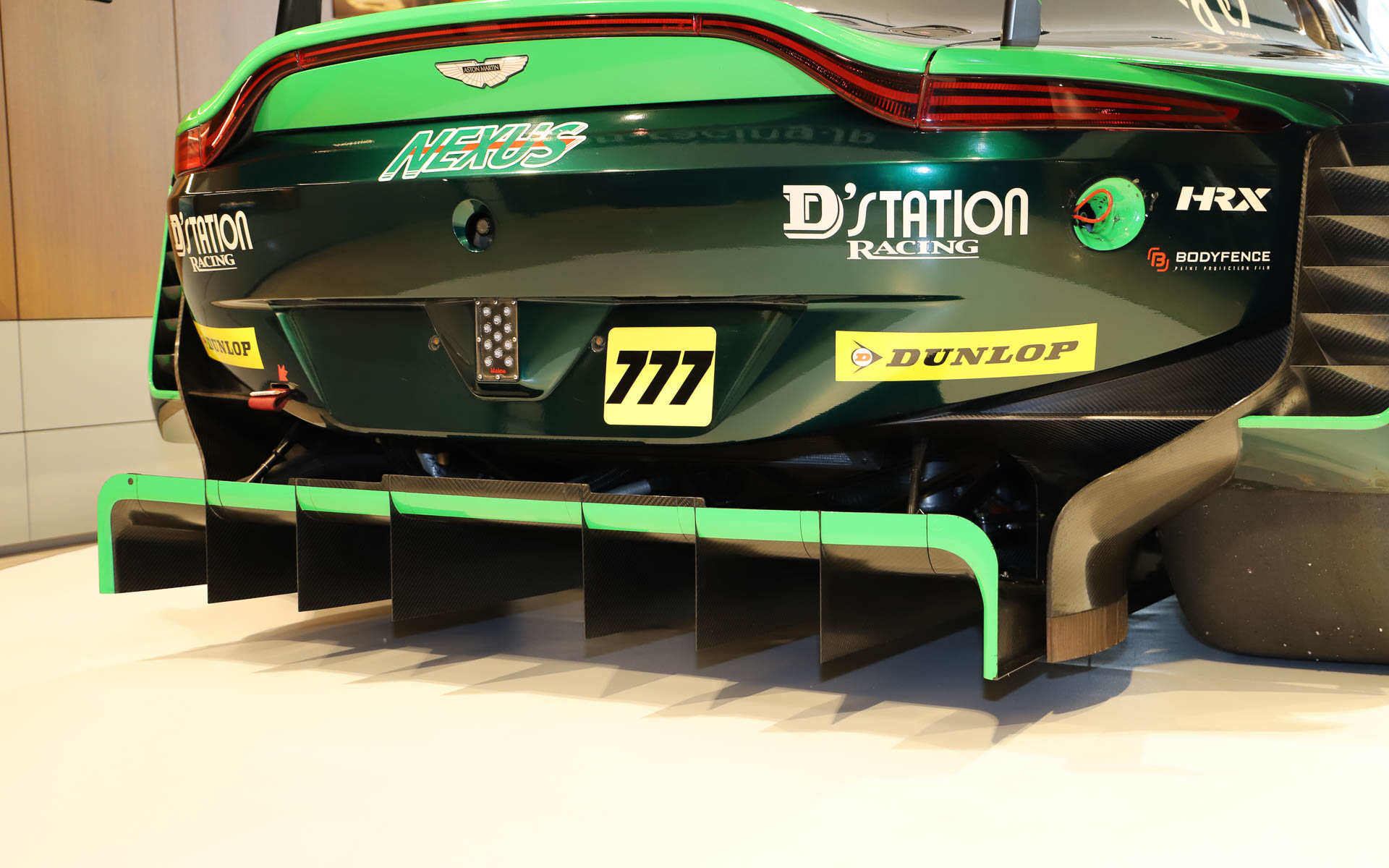 SUPER GTに参戦するD'station Racingの777号車の実車が特別展示された