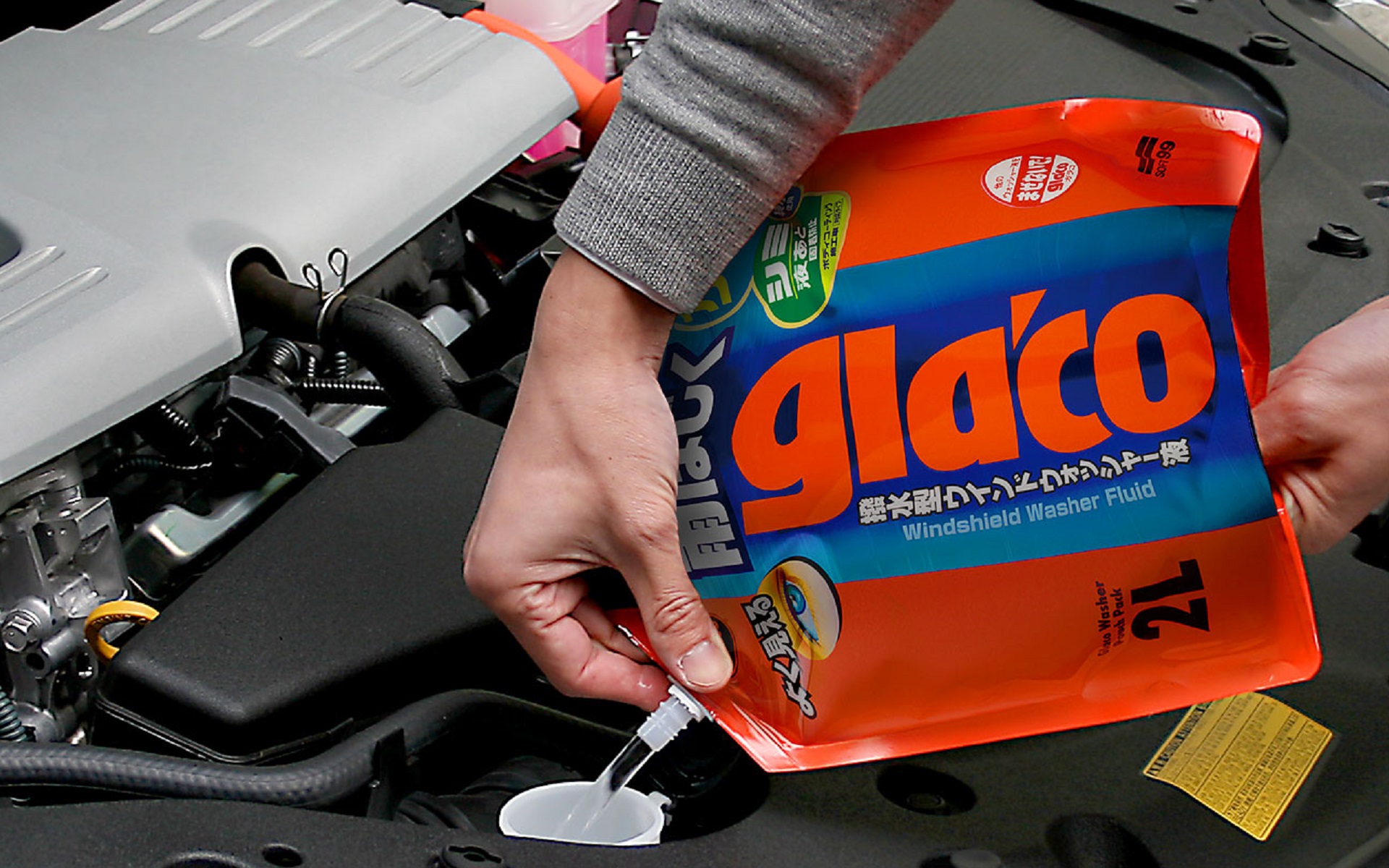 ウォッシャータンクに入れるだけでOK