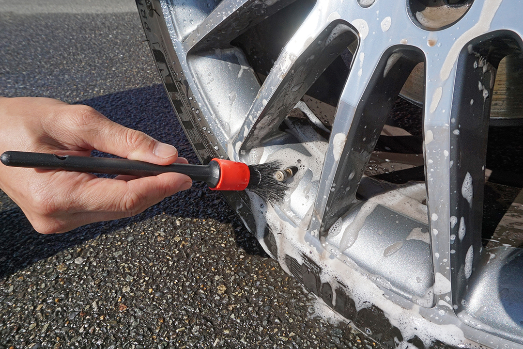 バルブまわりなどの汚れもしっかりかき出せる