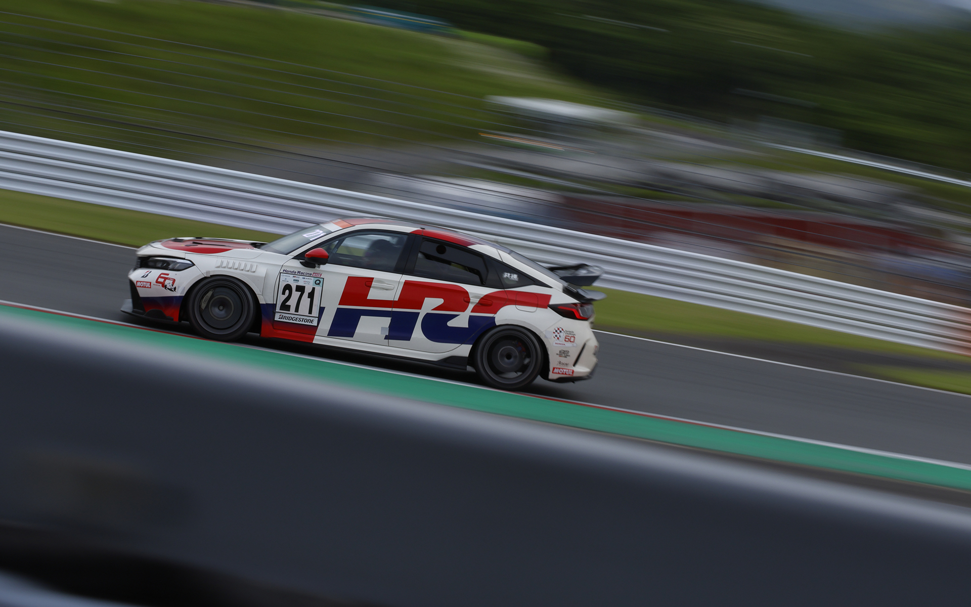 カーボンニュートラル燃料で走る「Honda CIVIC TYPE R CNF-R」