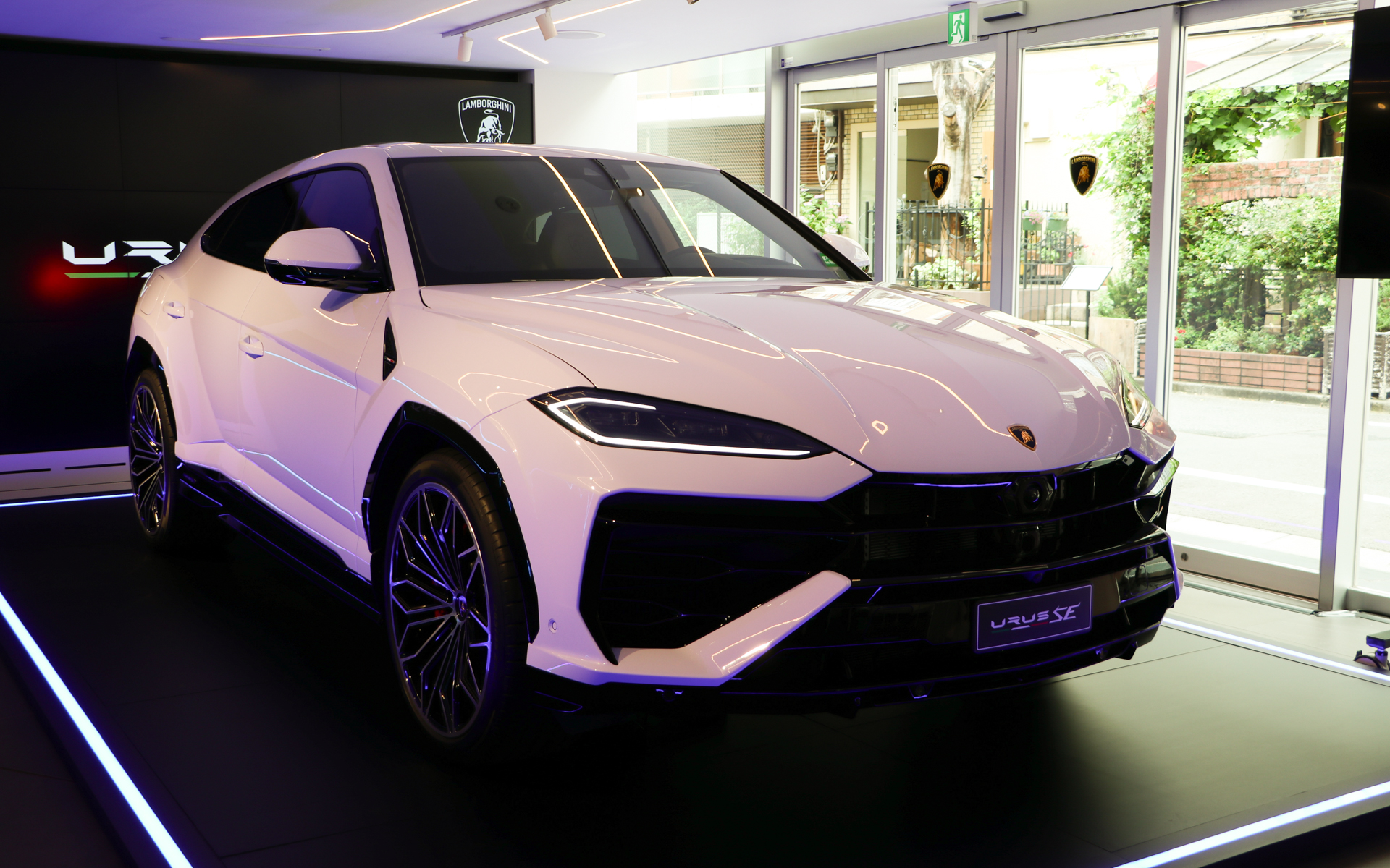 PHEVスーパーSUVモデルのウルスSE