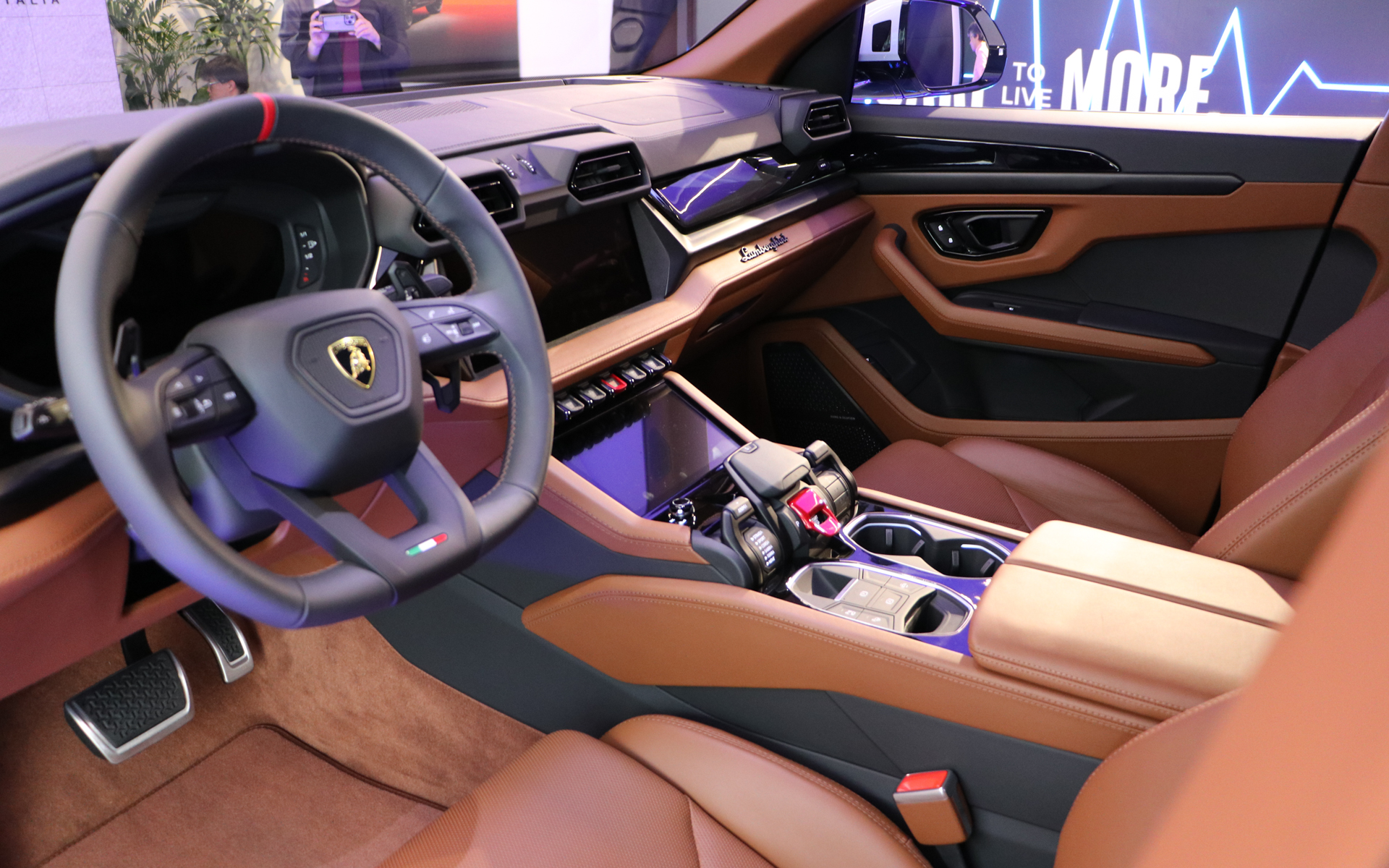 ウルスSEのインテリア