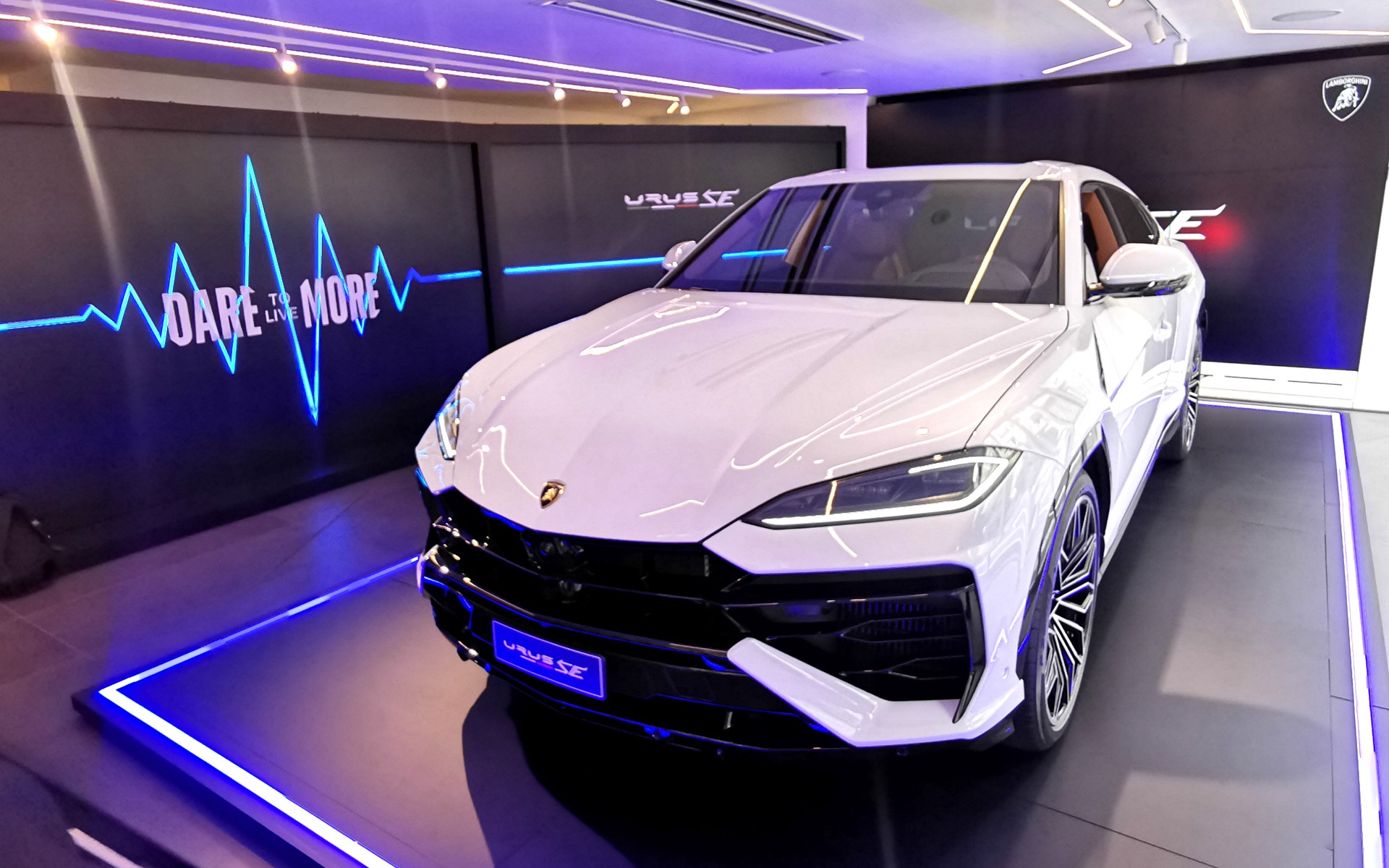 ランボルギーニのPHEVスーパーSUVモデル「ウルスSE」