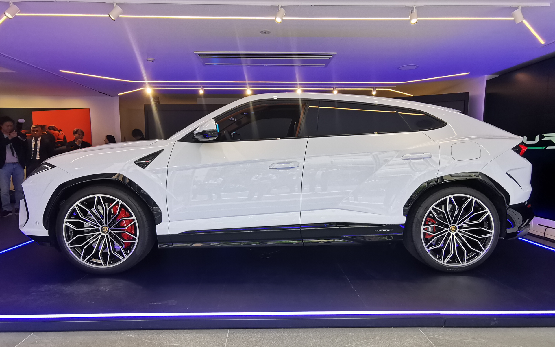 ボディサイズは5123×2181×1638mm（全長×全幅×全高）全幅はミラーを含む。ホイールベースは3003mm