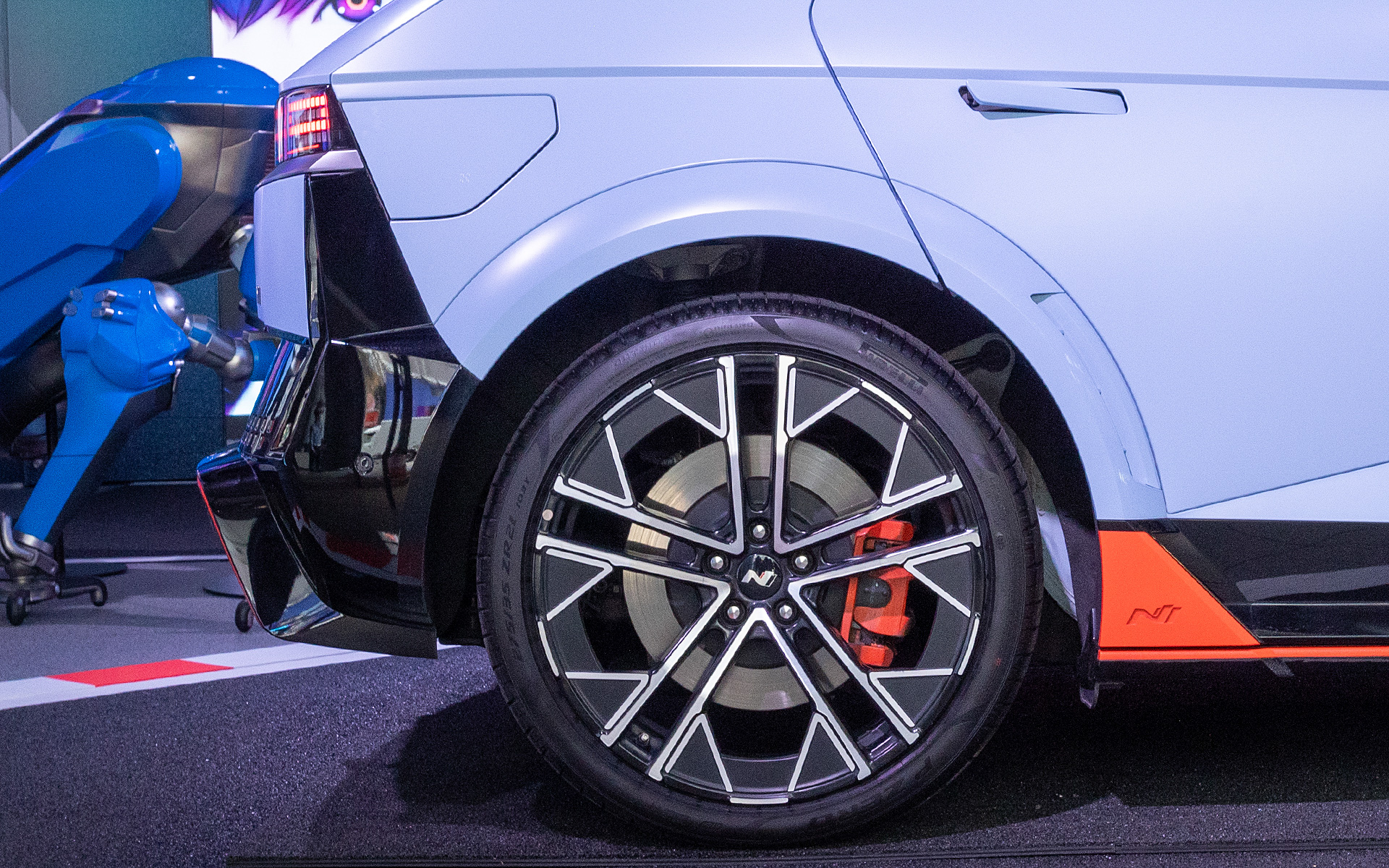 リアタイヤも275/35R21