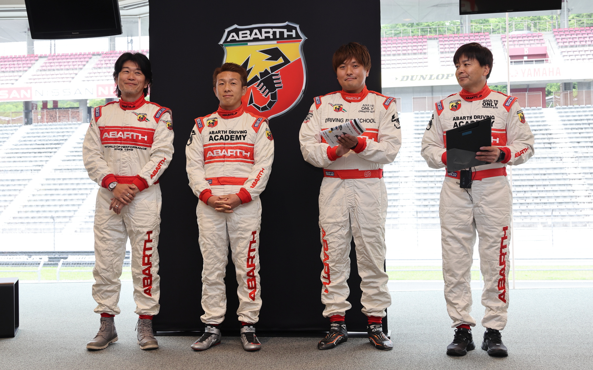 TECNICOクラスを担当するインストラクター4名。左から山田弘樹氏、蘇武喜和氏、加藤正将氏、海老澤紳一氏