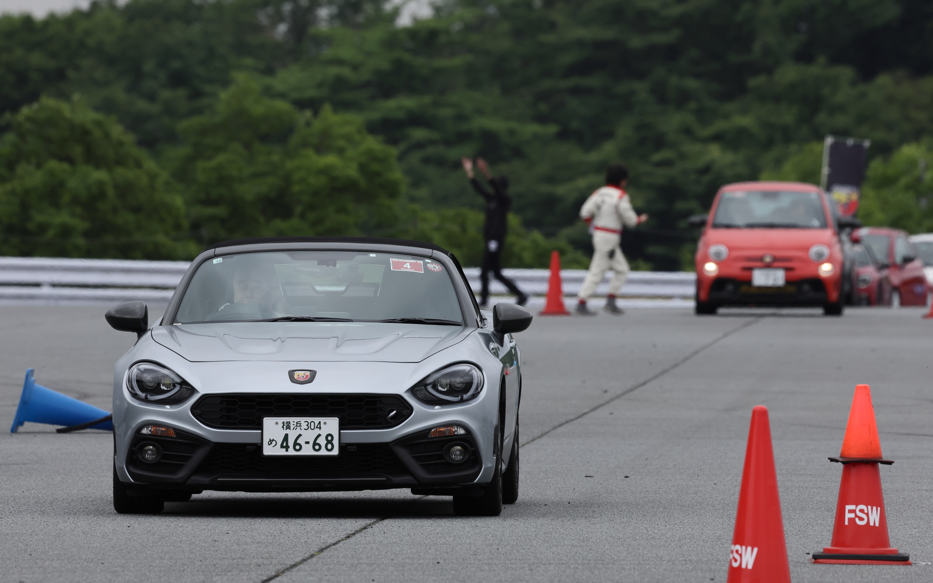 フル加速をしてからのフルブレーキ。サーキット走行経験者だからか、インストラクター陣からは「いいねぇー」「素晴らしい」の声がかかる