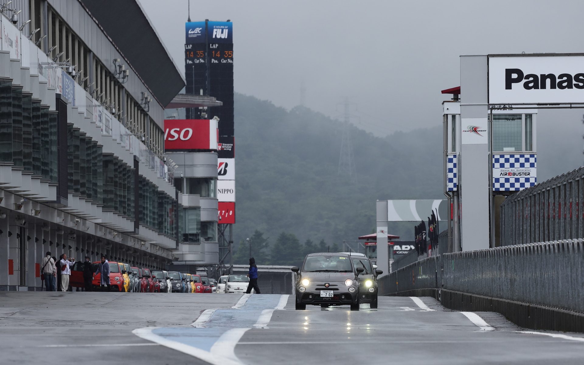 TECNICOクラスは先導走行と同乗走行のあとにフリー走行の時間が設けられているが、フリー走行開始後に雨脚が強まってしまった