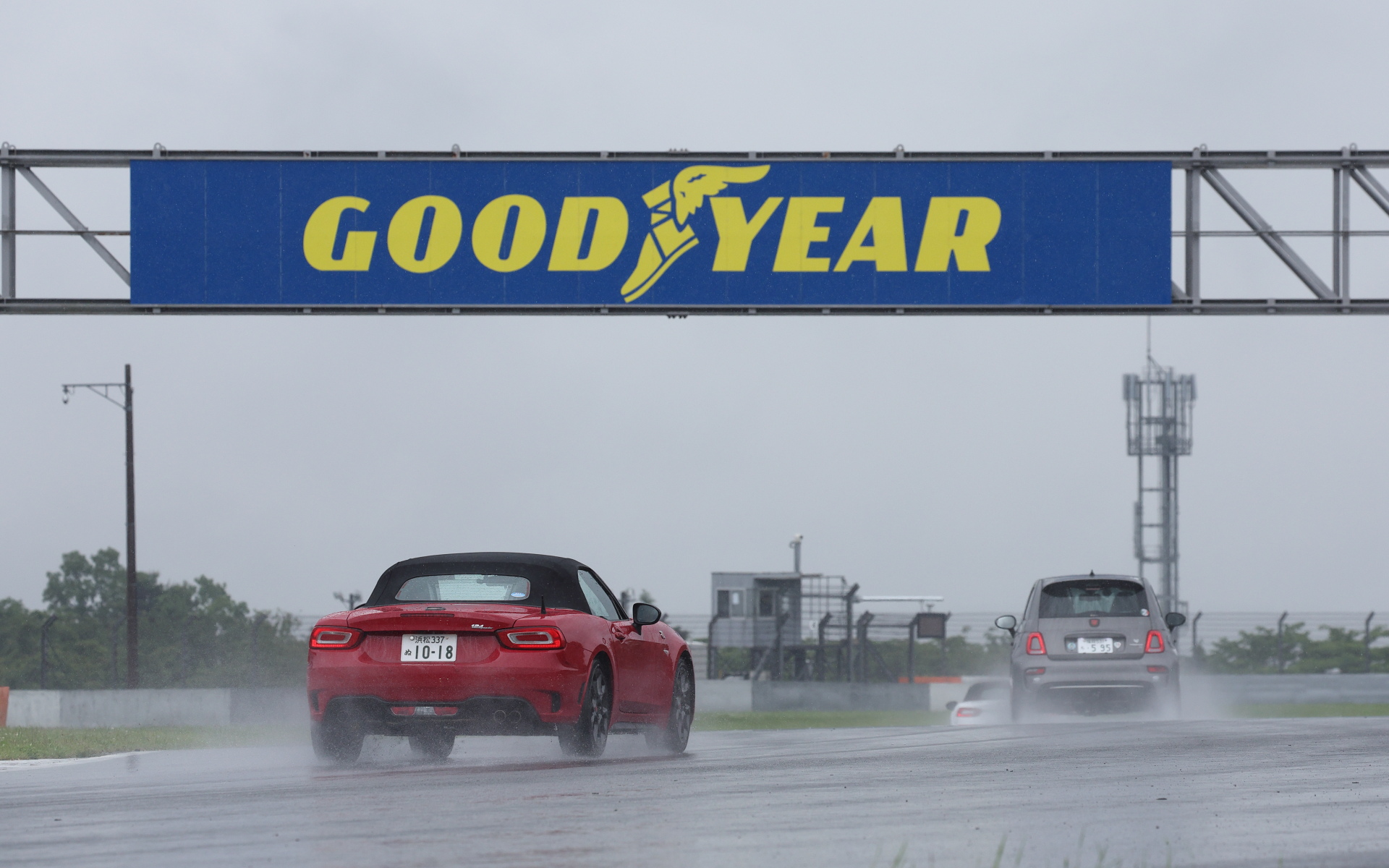 TECNICOクラスは先導走行と同乗走行のあとにフリー走行の時間が設けられているが、フリー走行開始後に雨脚が強まってしまった