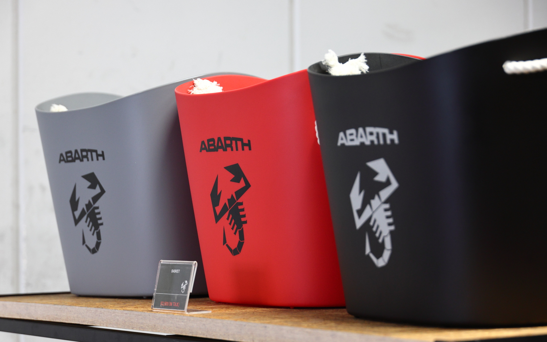 アバルトグッズを販売するブースも設けられた