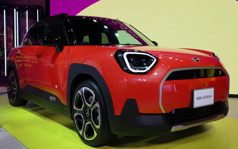 MINI、EV専用モデル「ミニ・エースマン」日本初披露 価格491万円から