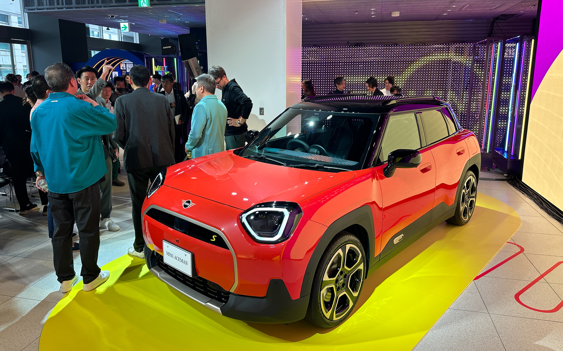 日本初公開されたEV専用クロスオーバーモデル「ミニ・エースマン」