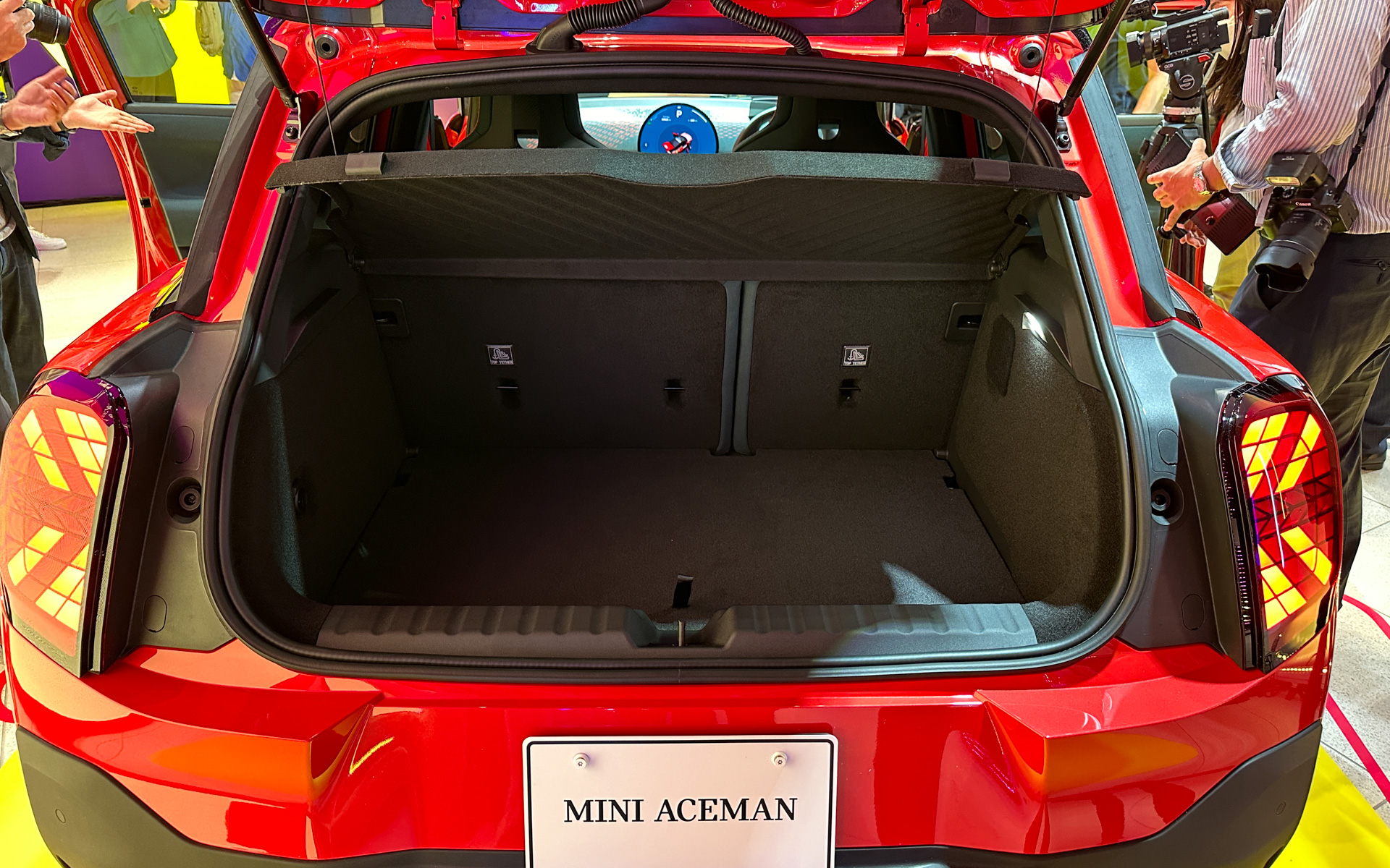 最大1005リッターまで拡張可能なラゲッジ・スペース