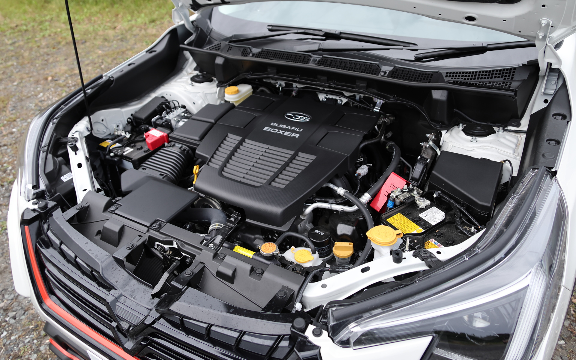 最高出力107kW（145PS）/6000rpm、最大トルク188Nm（19.2kgfm）/4000rpmを発生する水平対向DOHC 2.0リッター直噴「FB20」エンジンに、最高出力10kW（13.6PS）、最大トルク65Nm（6.6kgfm）を発生する「MA1」モーターを組み合わせ、トランスミッションにはリニアトロニックCVTを採用。燃料タンク容量は48Lで、WLTCモード燃費は14.0km/L