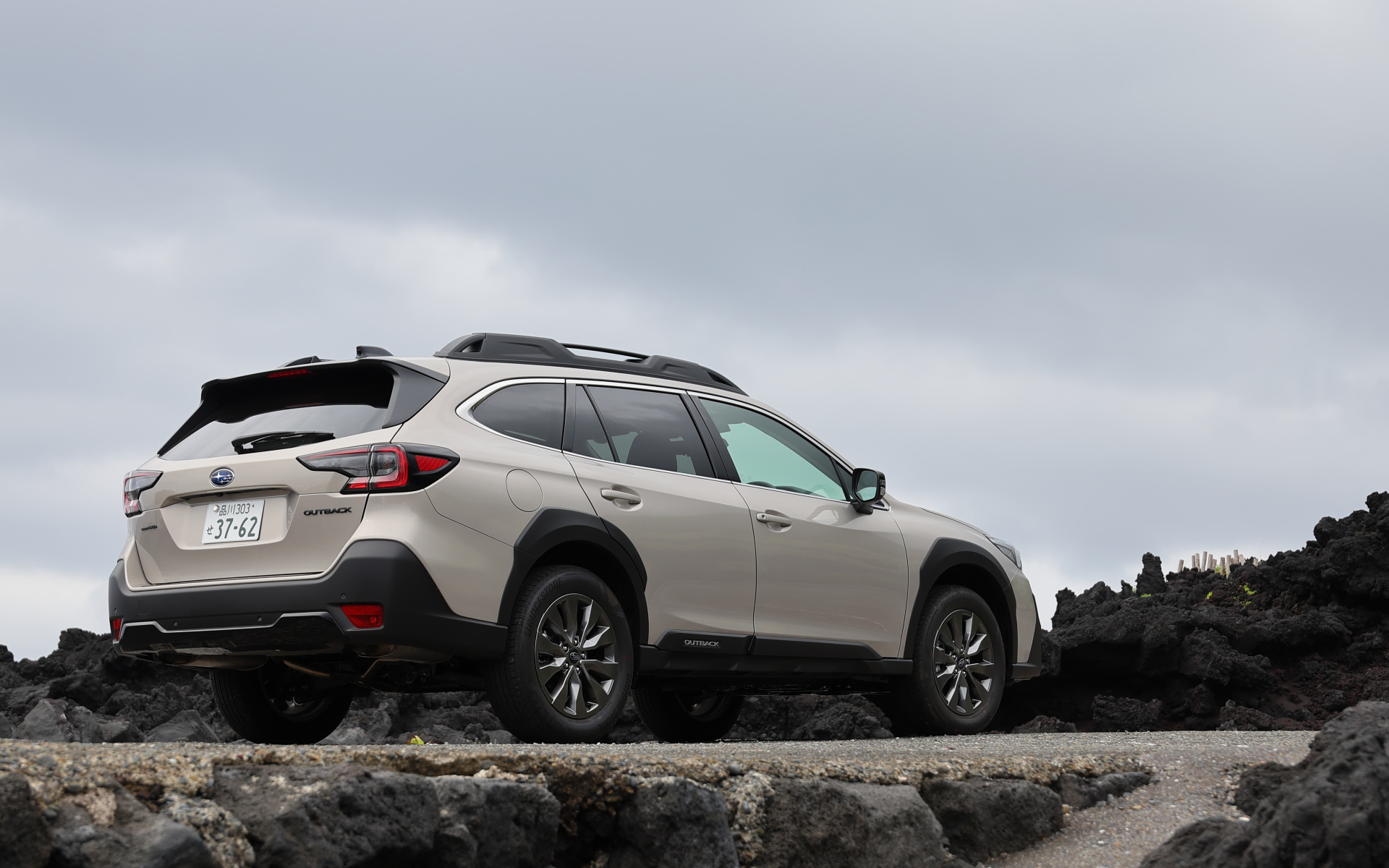 八丈島で2台目の相棒は「アウトバック Active×Black」（454万3000円）。ボディサイズは4870×1875×1675mm（全長×全幅×全高）、ホイールベースは2745mm。最低地上高は213mmで、最小回転半径は5.5m