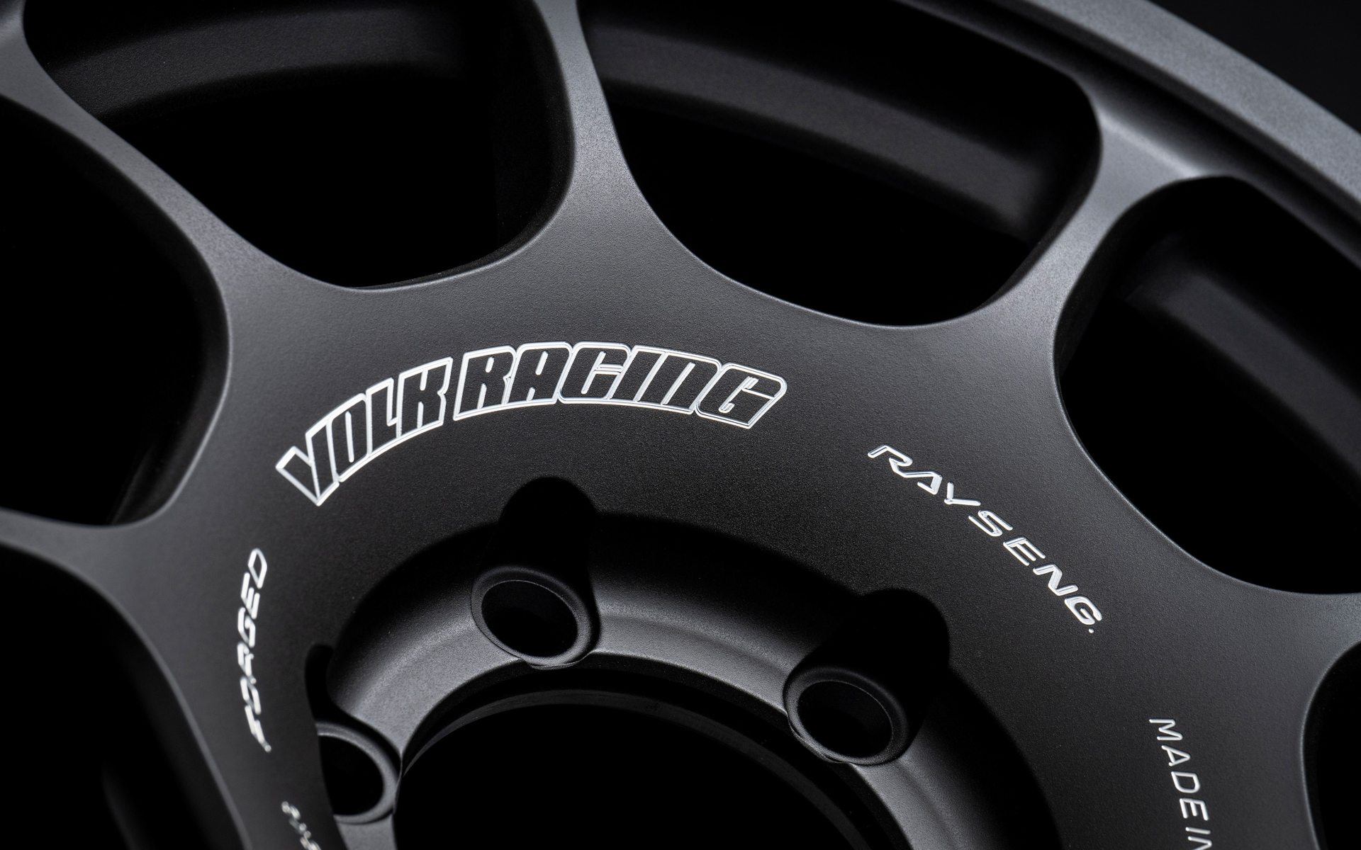 あえてセンターパートにマシニングデザインを集中