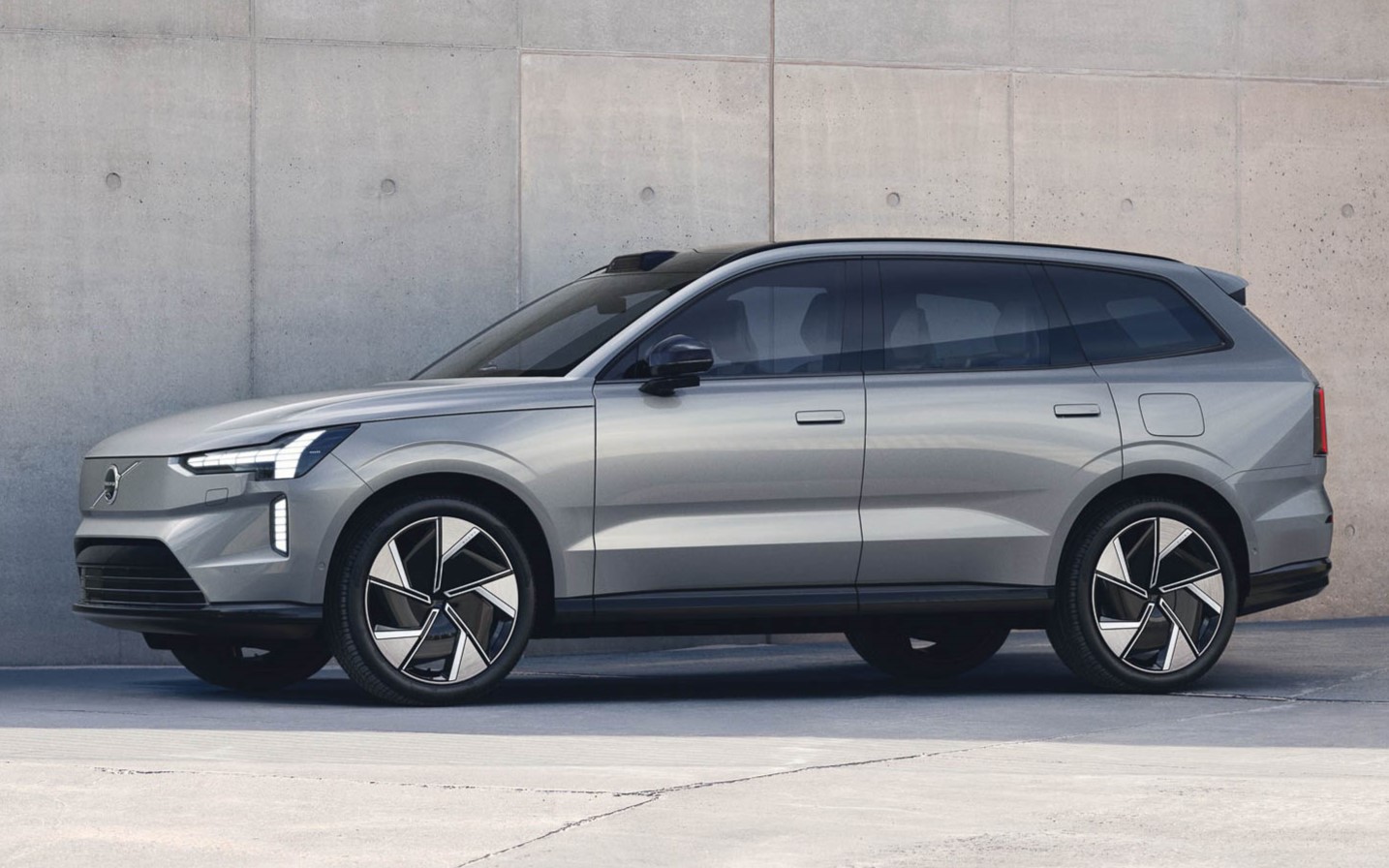 新型バッテリEV「EX90」