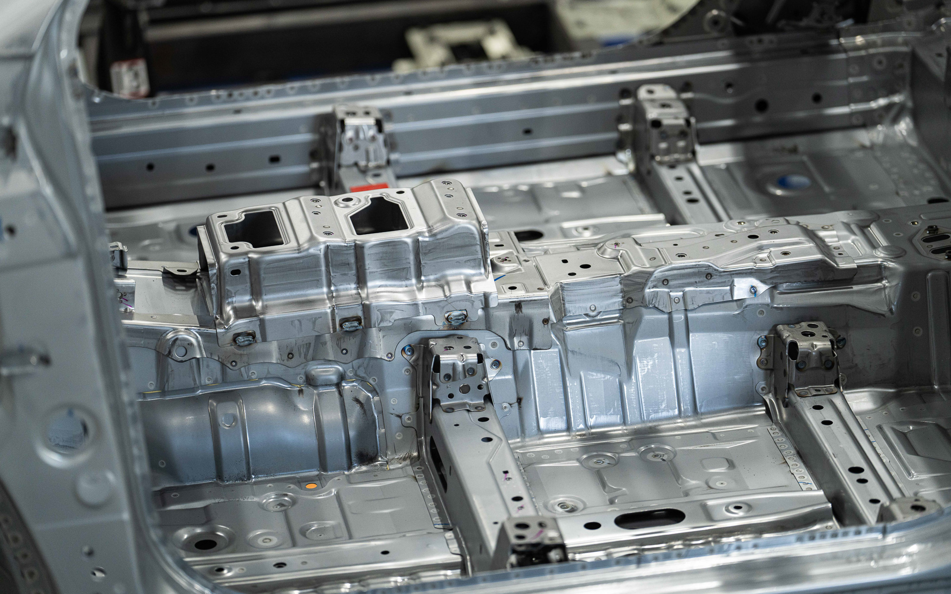 フロアのスポット溶接点