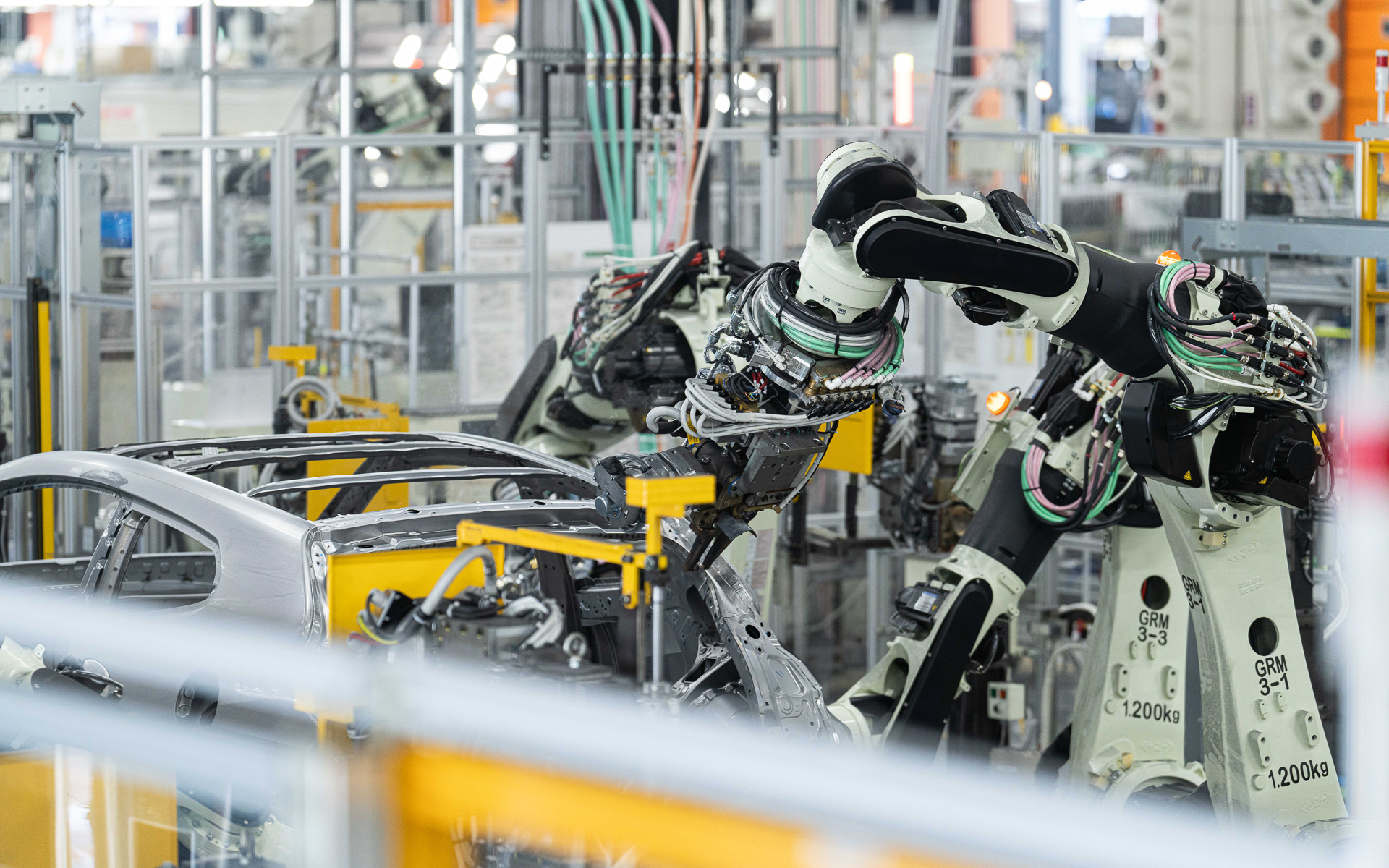 組み立てつつスポット溶接を行なう