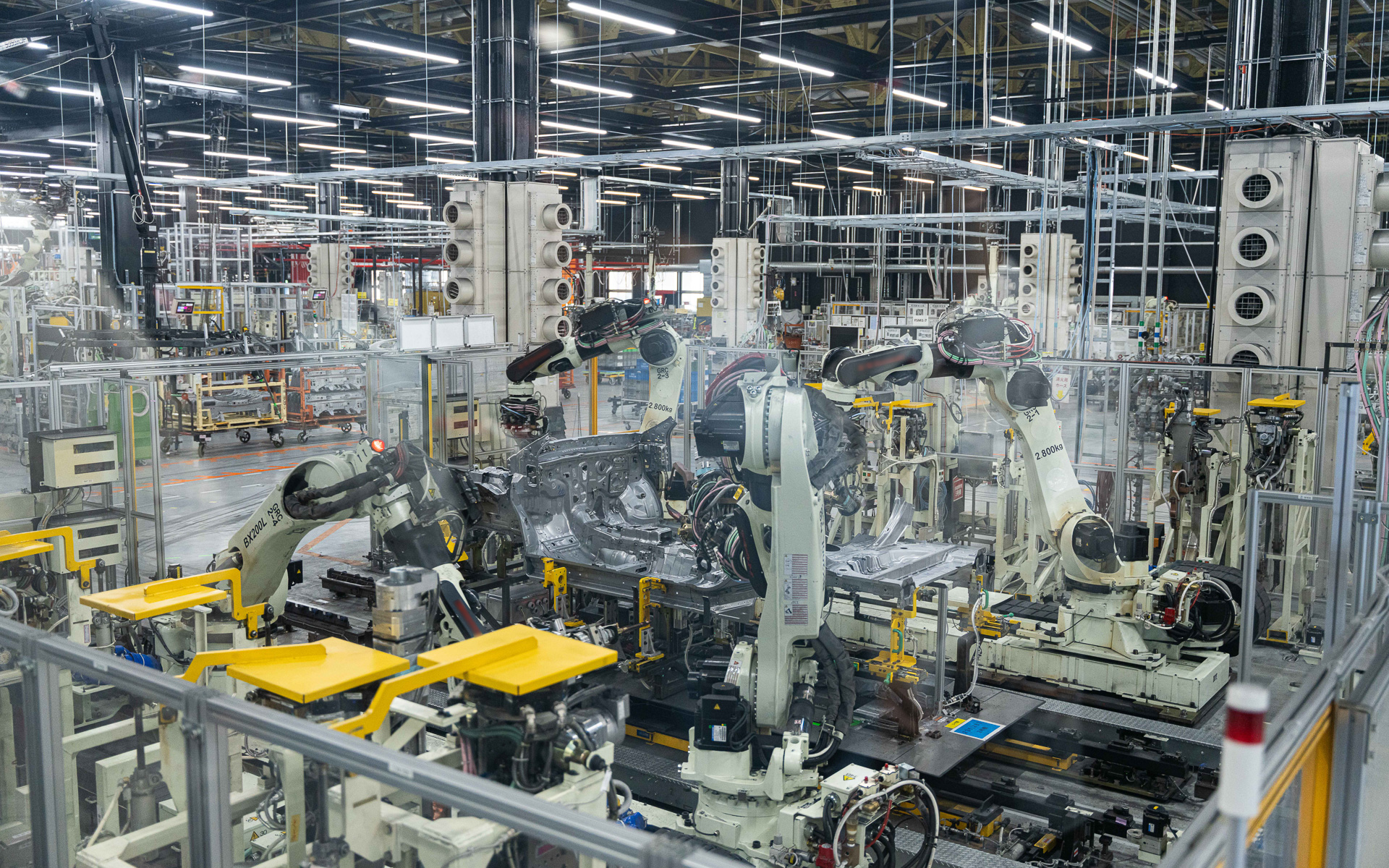 手前の黄色いふたは、溶接ヘッド交換システムの保護カバー