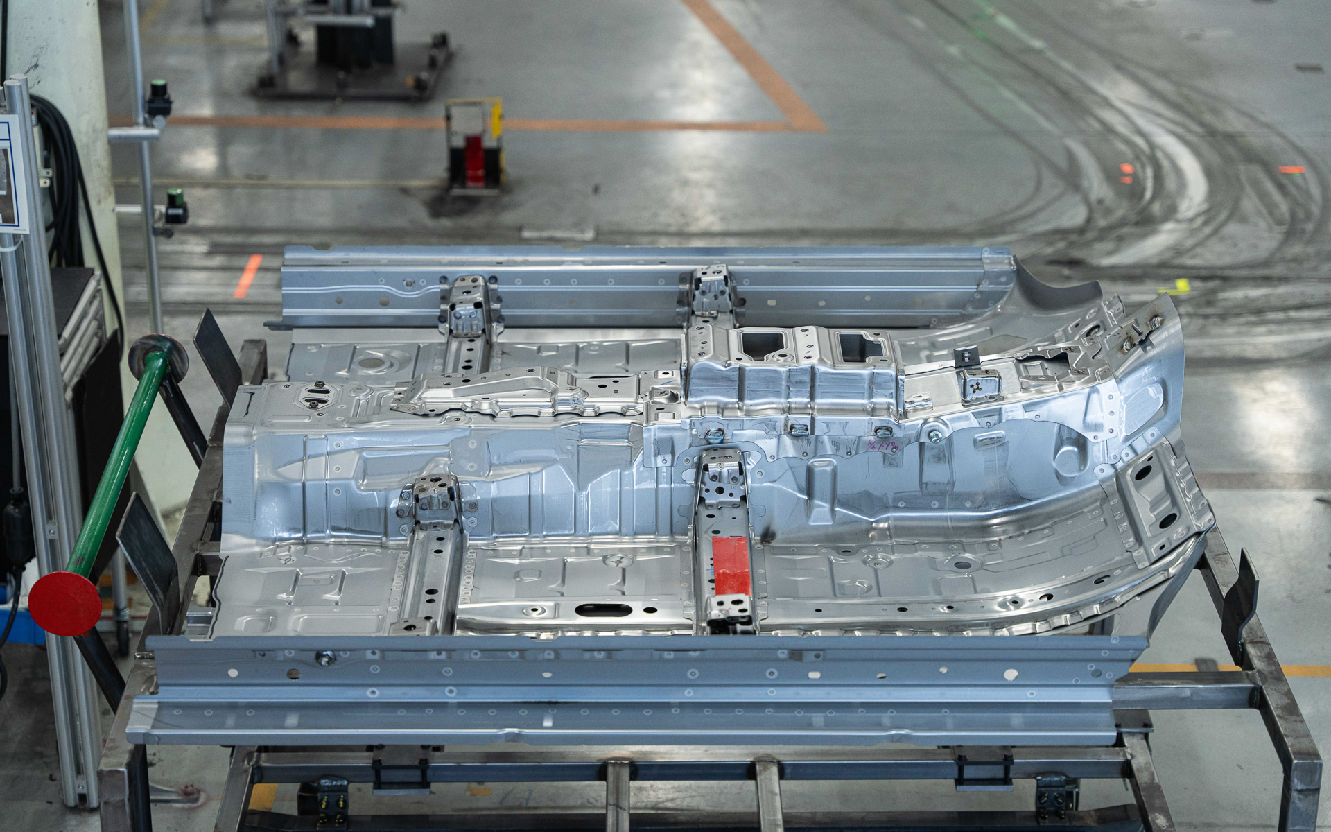 運ばれているアンダーボディ