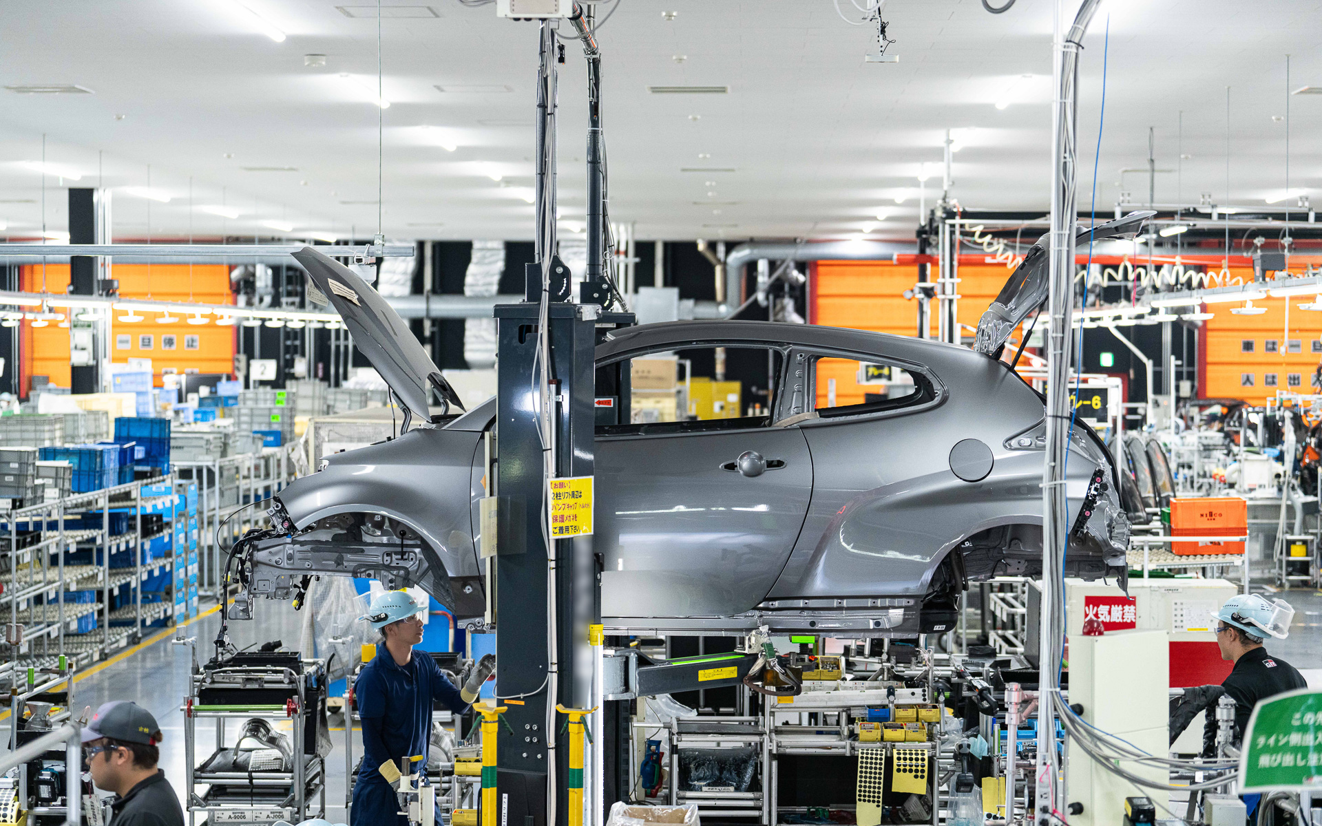 ジャッキアップされるボディ