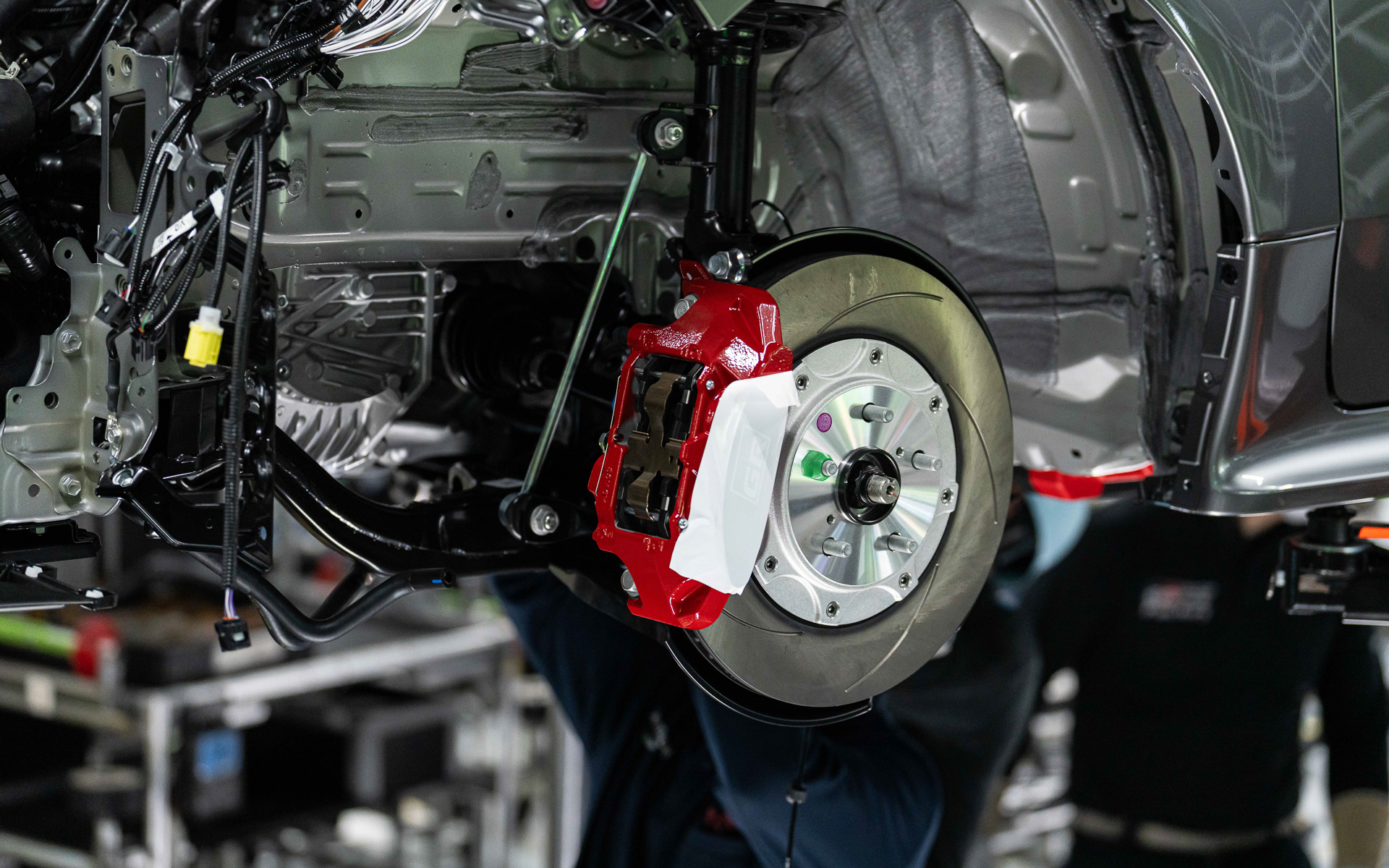 ボディへ取り付けられたフロントの足まわり