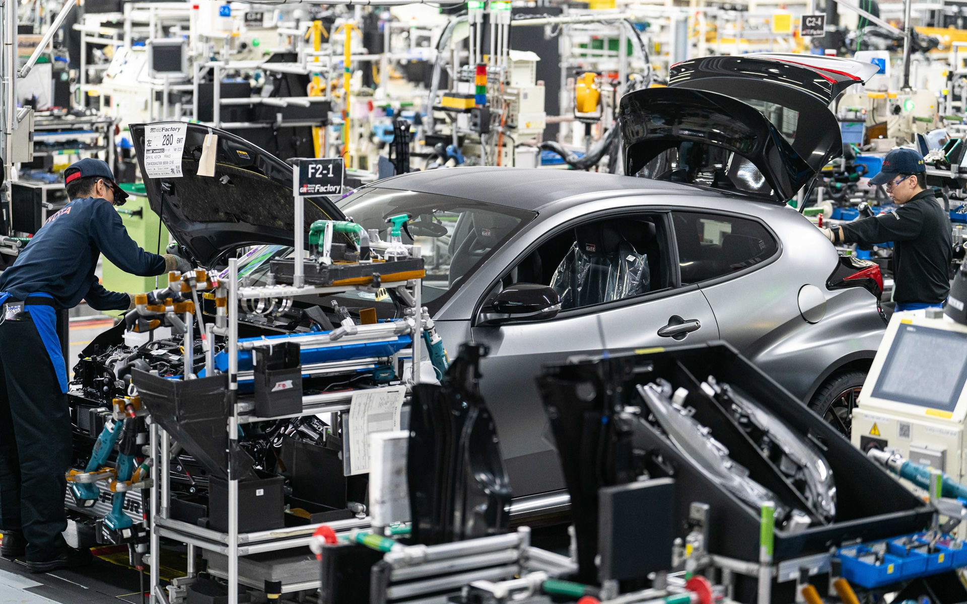 フロント部とリア部を同時に作業