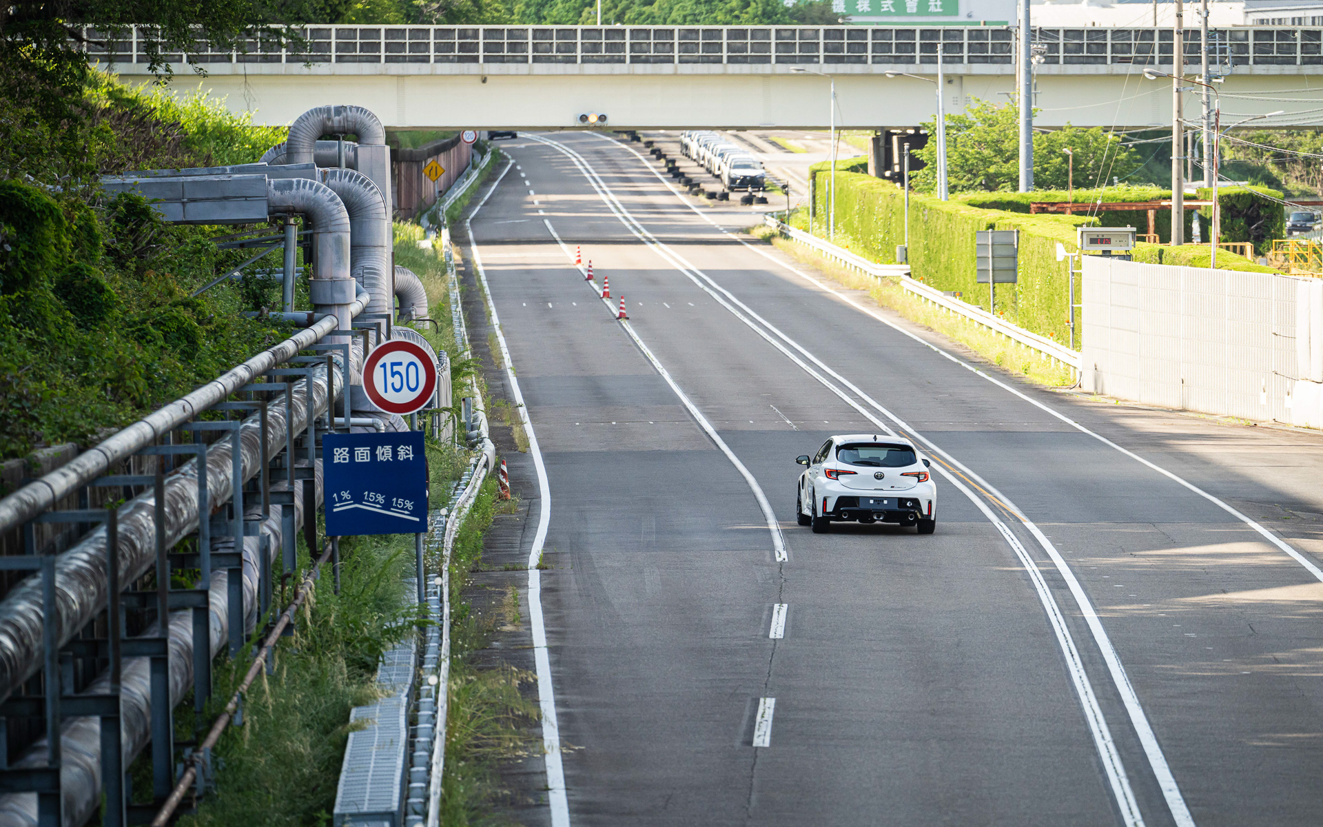 テストコースのアンジュレーション表示と最高速度表示