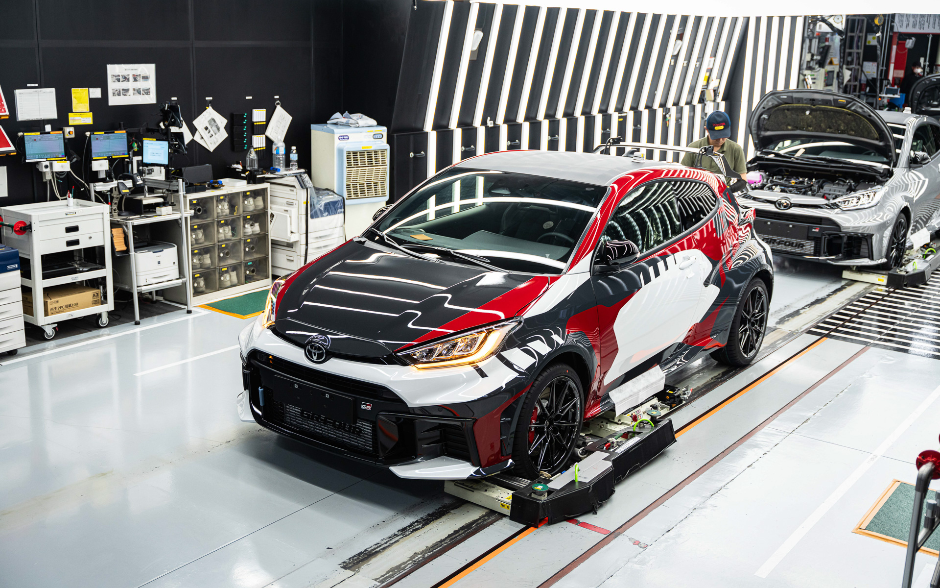 外観検査から出てきたロバンペラエディション。左前輪にAGVユニットが付いているのが分かる