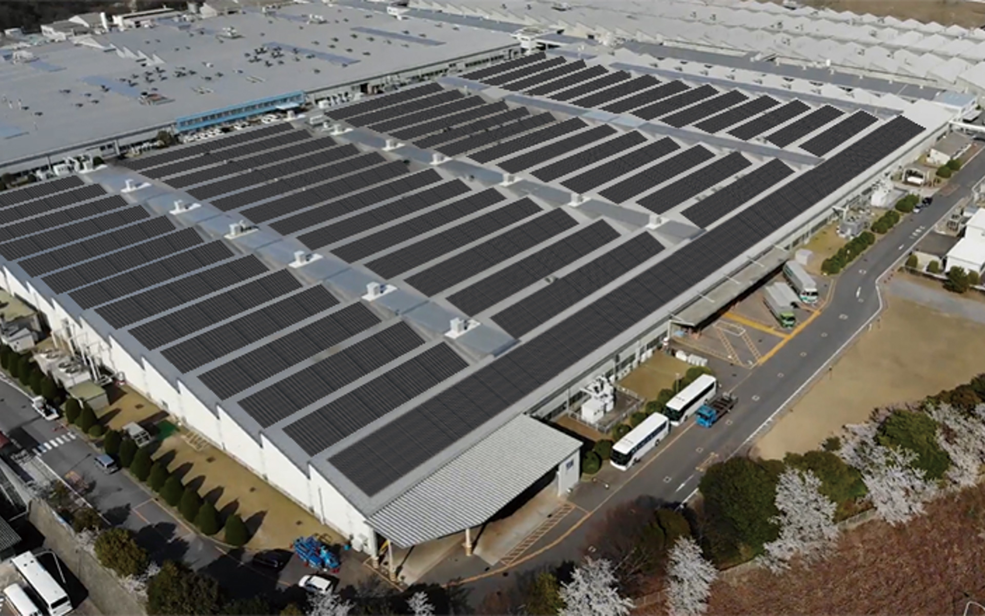 工場屋根への設置イメージ