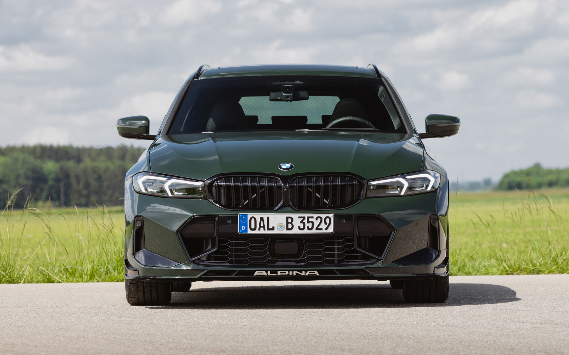 ステーションワゴンタイプの「BMW ALPINA B3 GT Touring