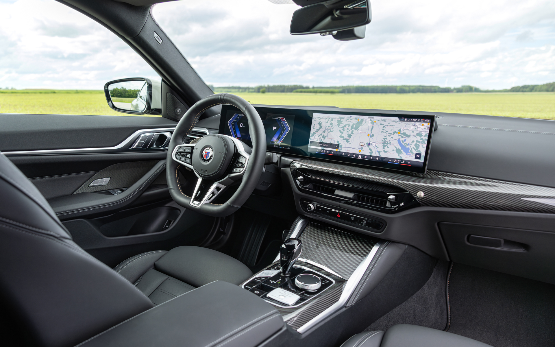 B4 GT グランクーペのインテリア