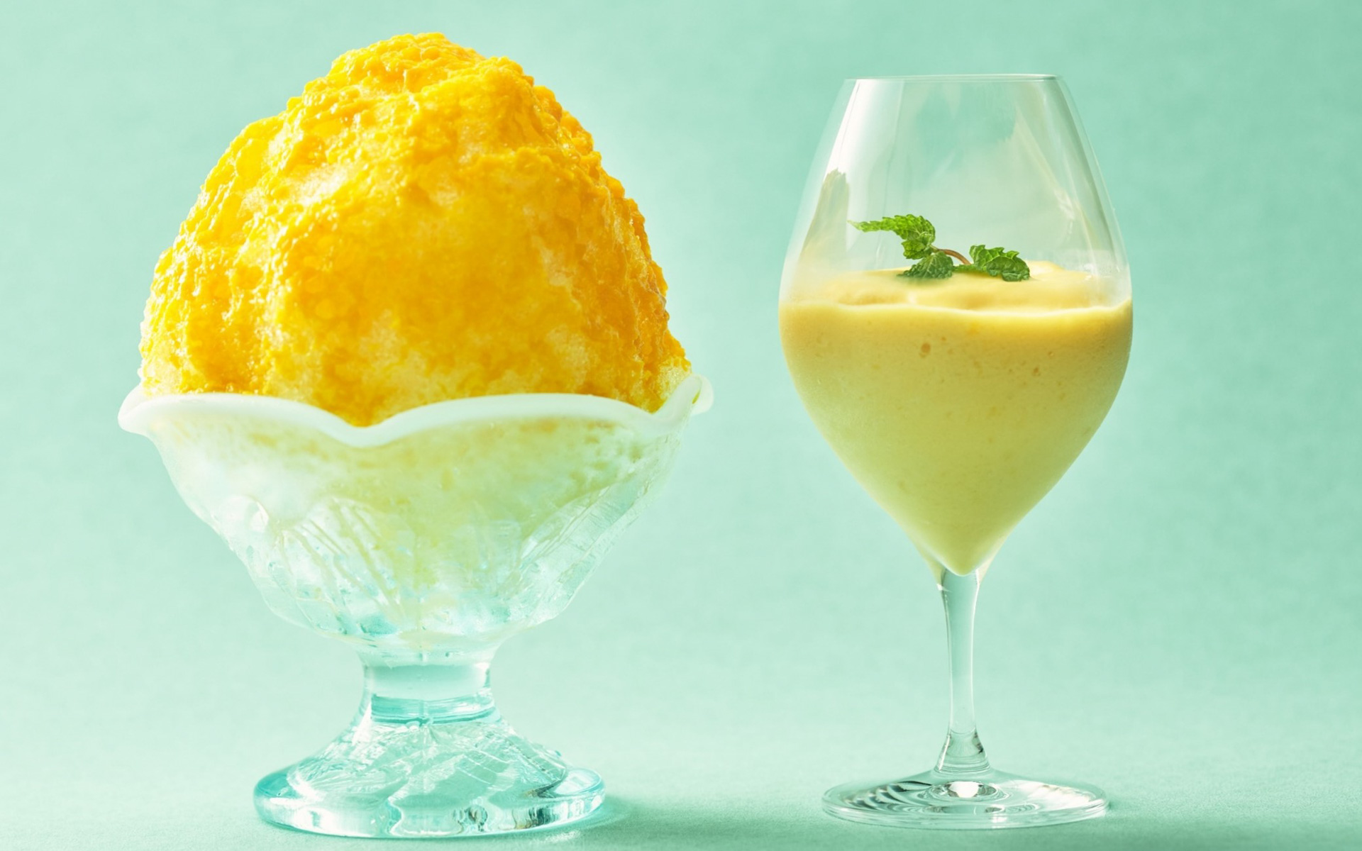 秀月堂監修 かき氷 マンゴー（左）、MORIZO SPECIAL マンゴー（右）