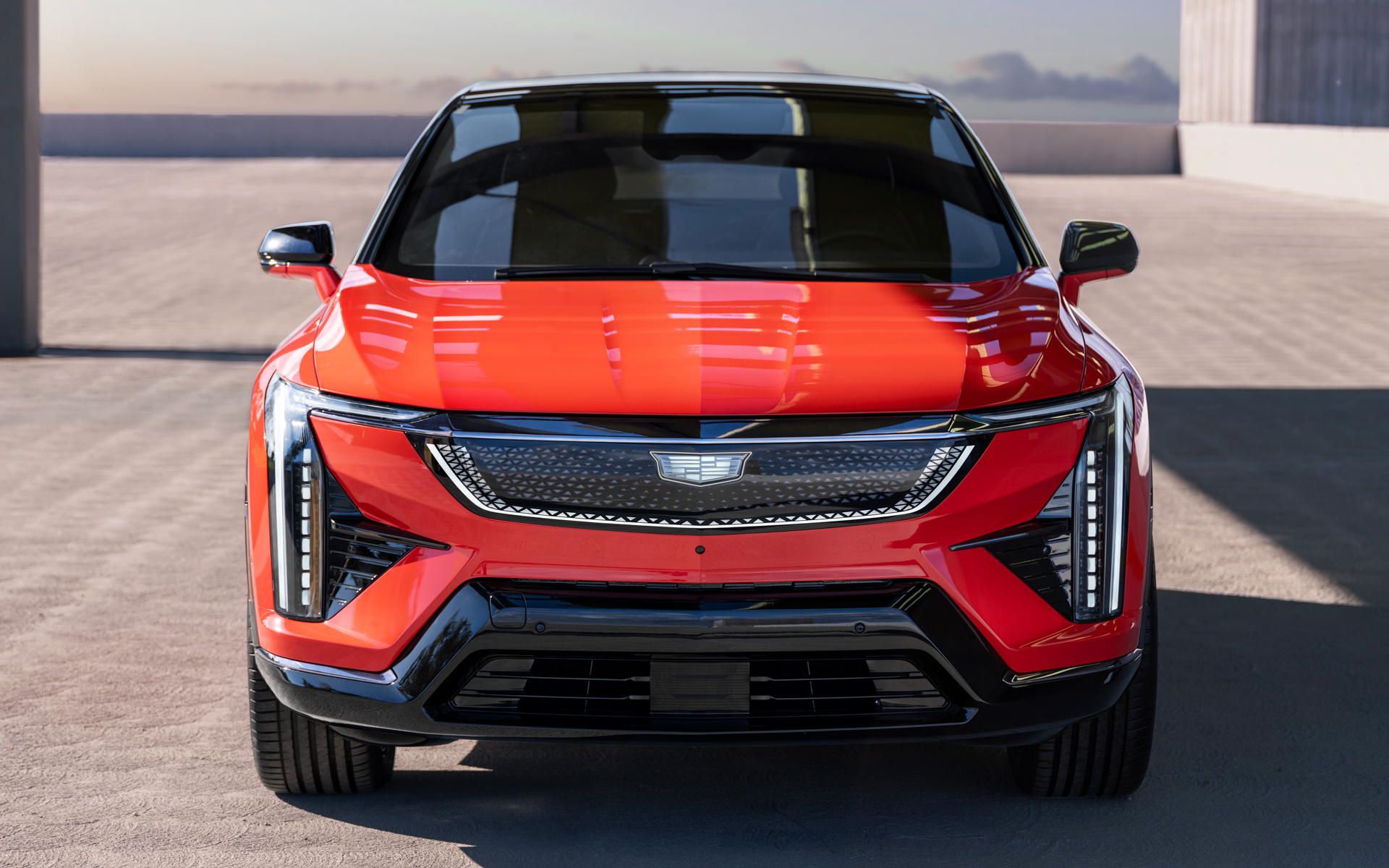 バーティカル・シグネチャーデザインを採用した「ブラック・クリスタル・グリル」を装備