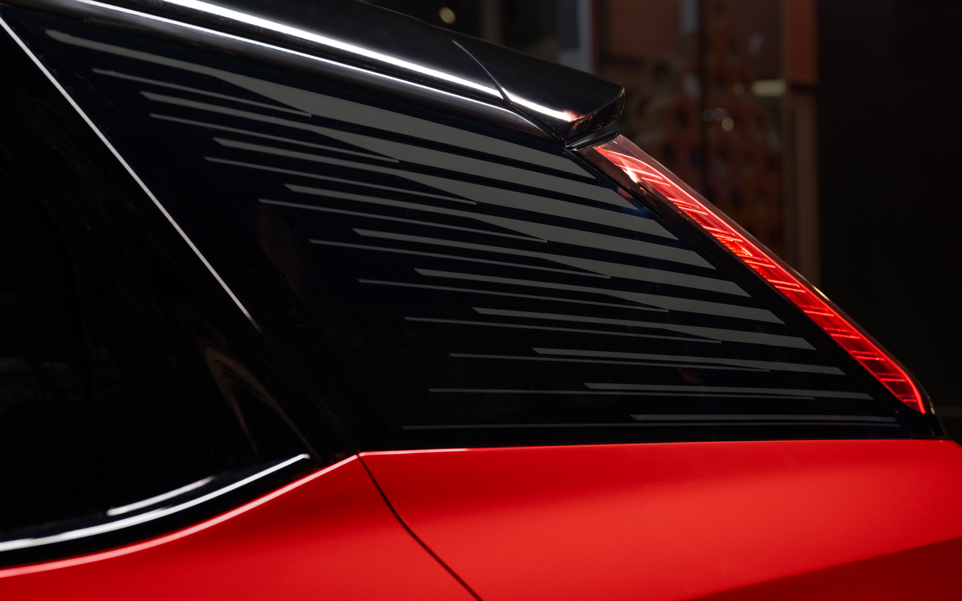 音響ラミネートガラスを採用したリアクォーターパネルのウィンドウ