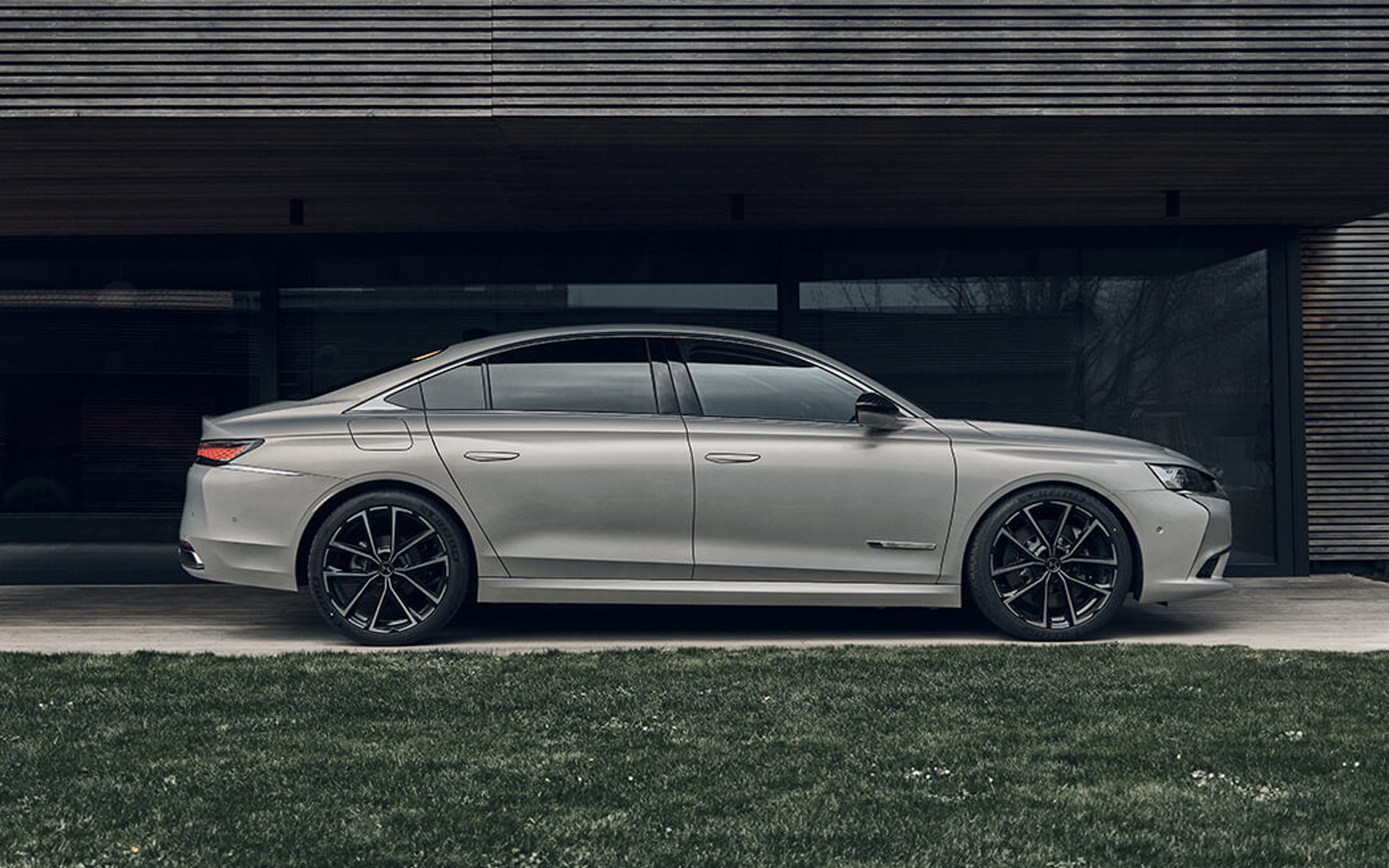 DS 9 Esprit de Voyage E-TENSE