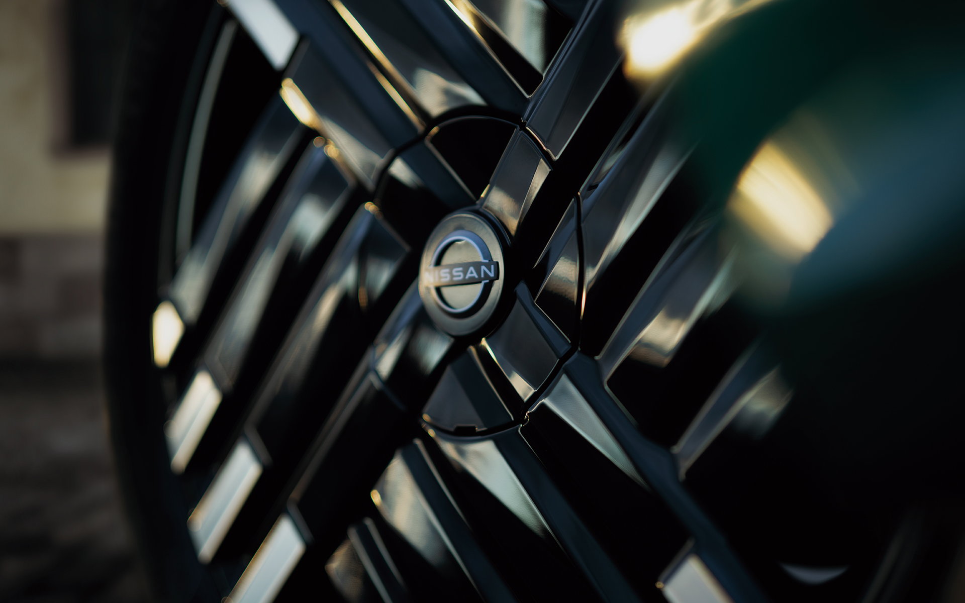 マイナーチェンジではフロントグリルに新時代のデジタルVモーションを採用したほか、新デザインの17インチホイールを採用。ボディカラーに新色「フォレストグリーン」をラインアップ