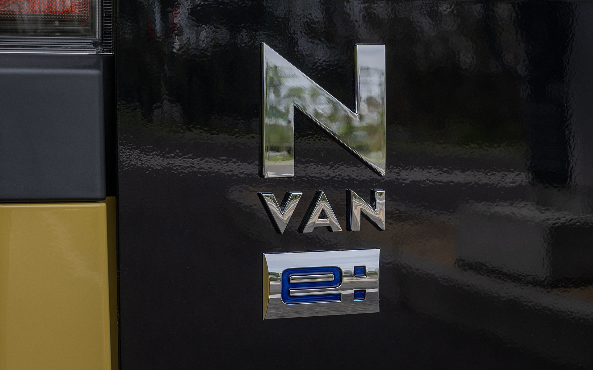 N-VAN e：のエンブレム