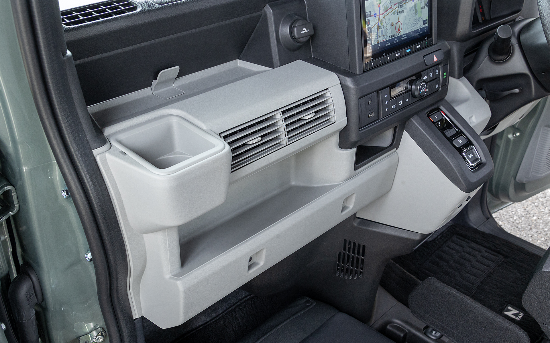 助手席側ダッシュボードの造形