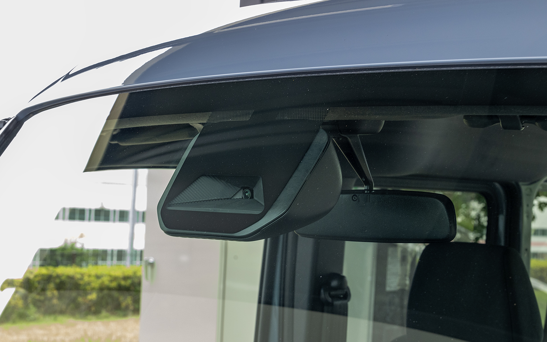 HondaSENSINGはカメラの高性能化により、バンパー内のレーダーがなくなり単眼カメラのみになった